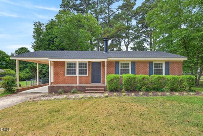 204 Ln Of Sir Gawaine Garner NC 27529