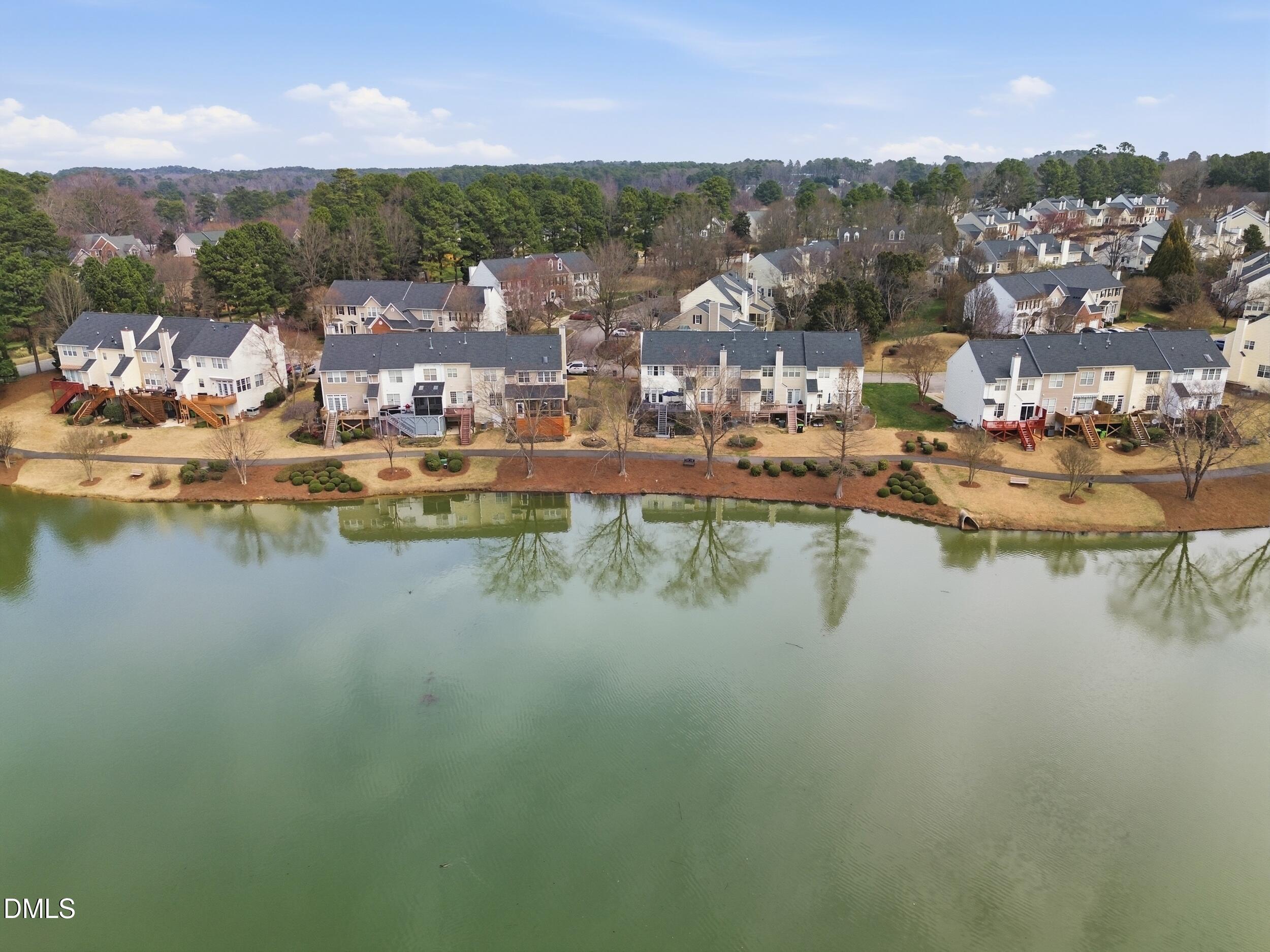 300 Nottinghill Walk