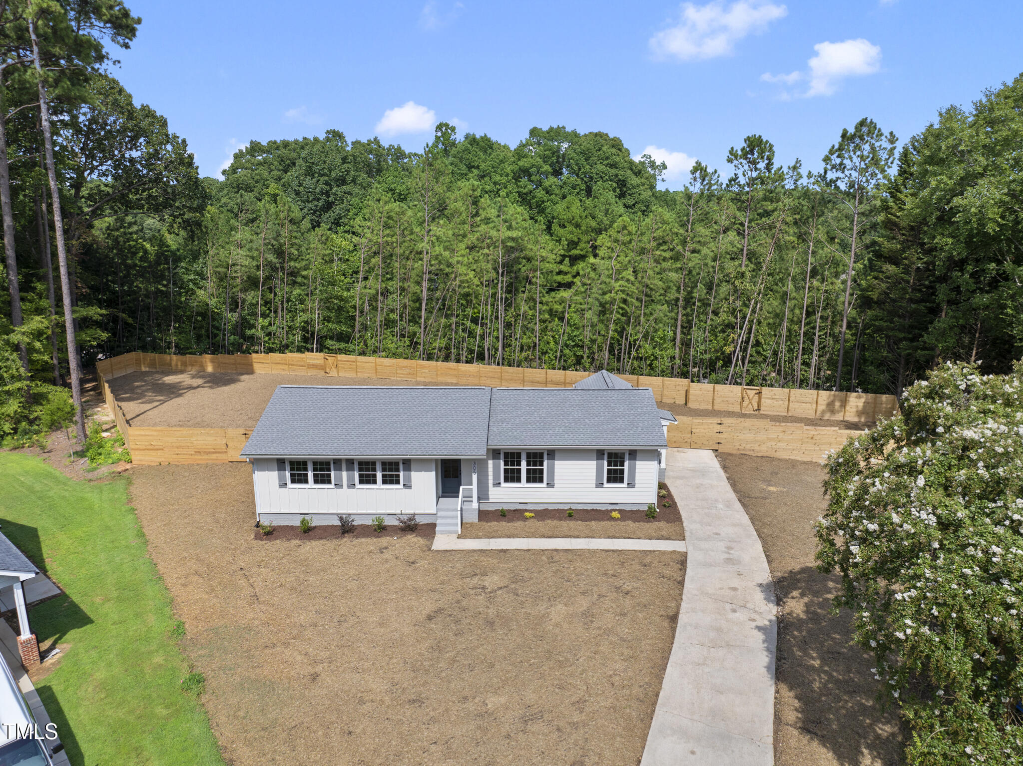 305 N Montreal Court
