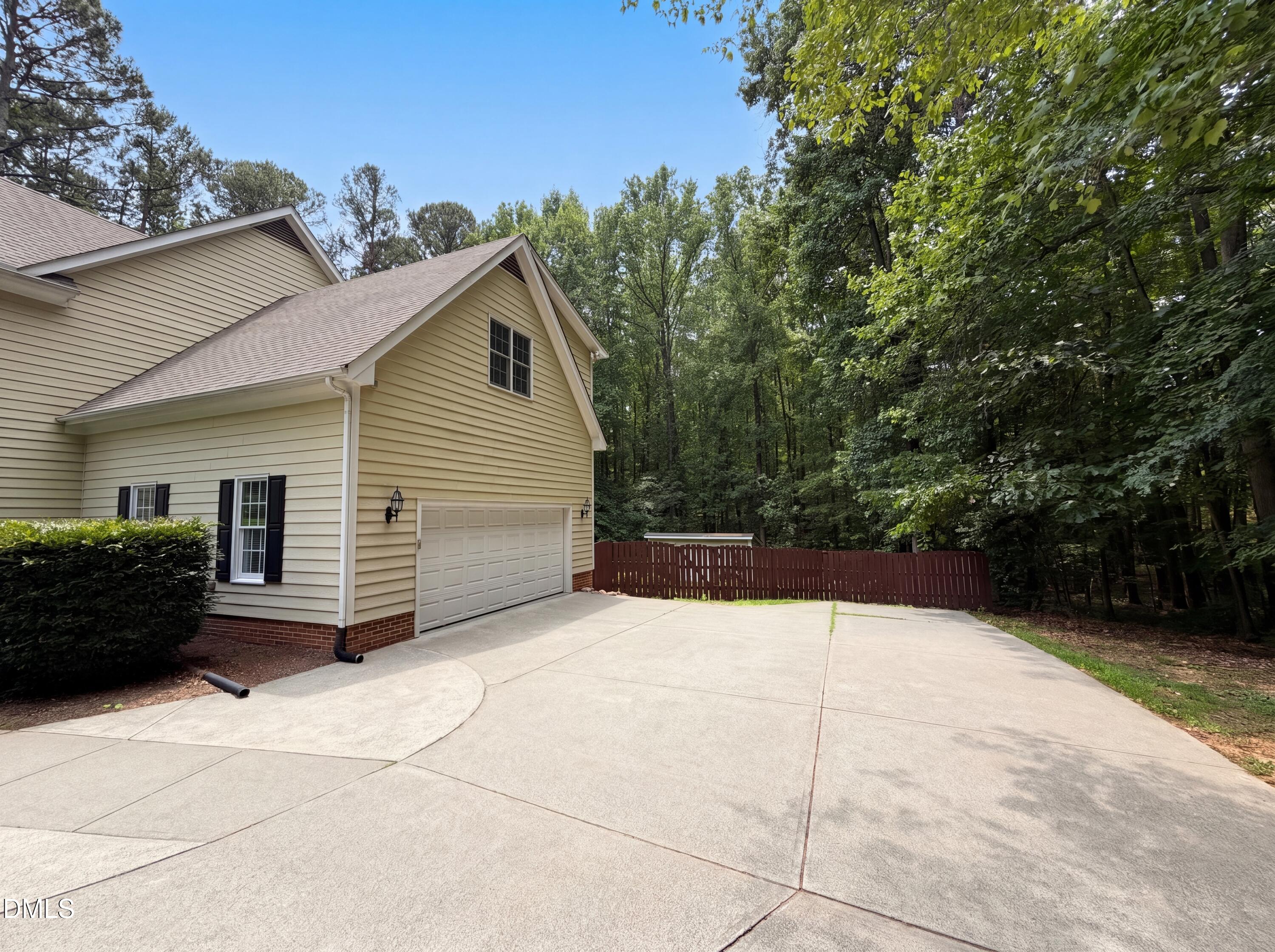 7301 Lakefall Drive
