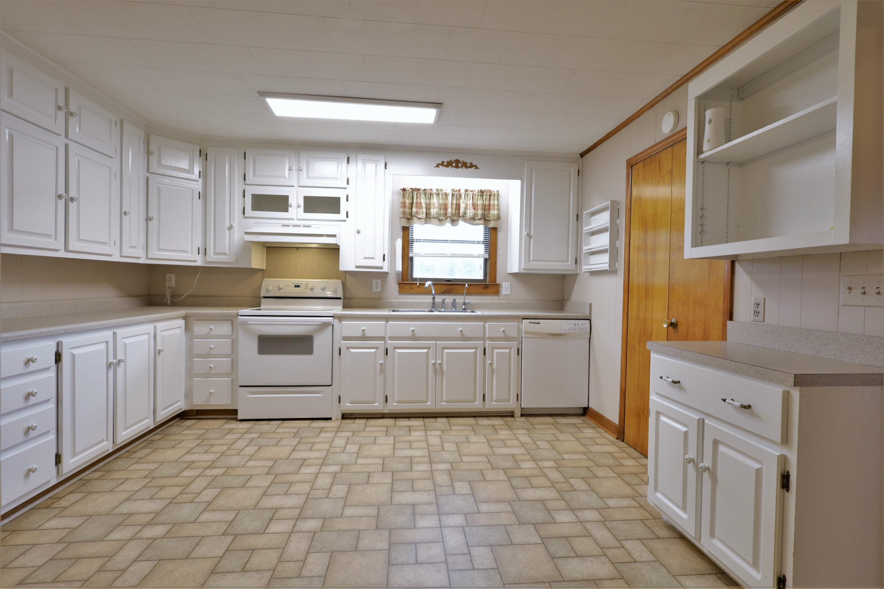 Photo 6 of 29 of 531 Bouldin Road house