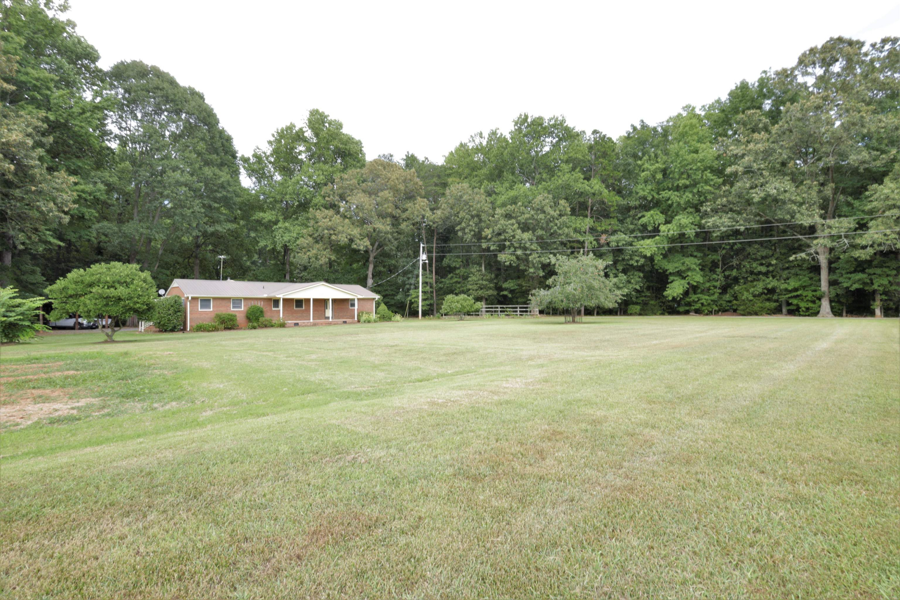 Photo 3 of 29 of 531 Bouldin Road house