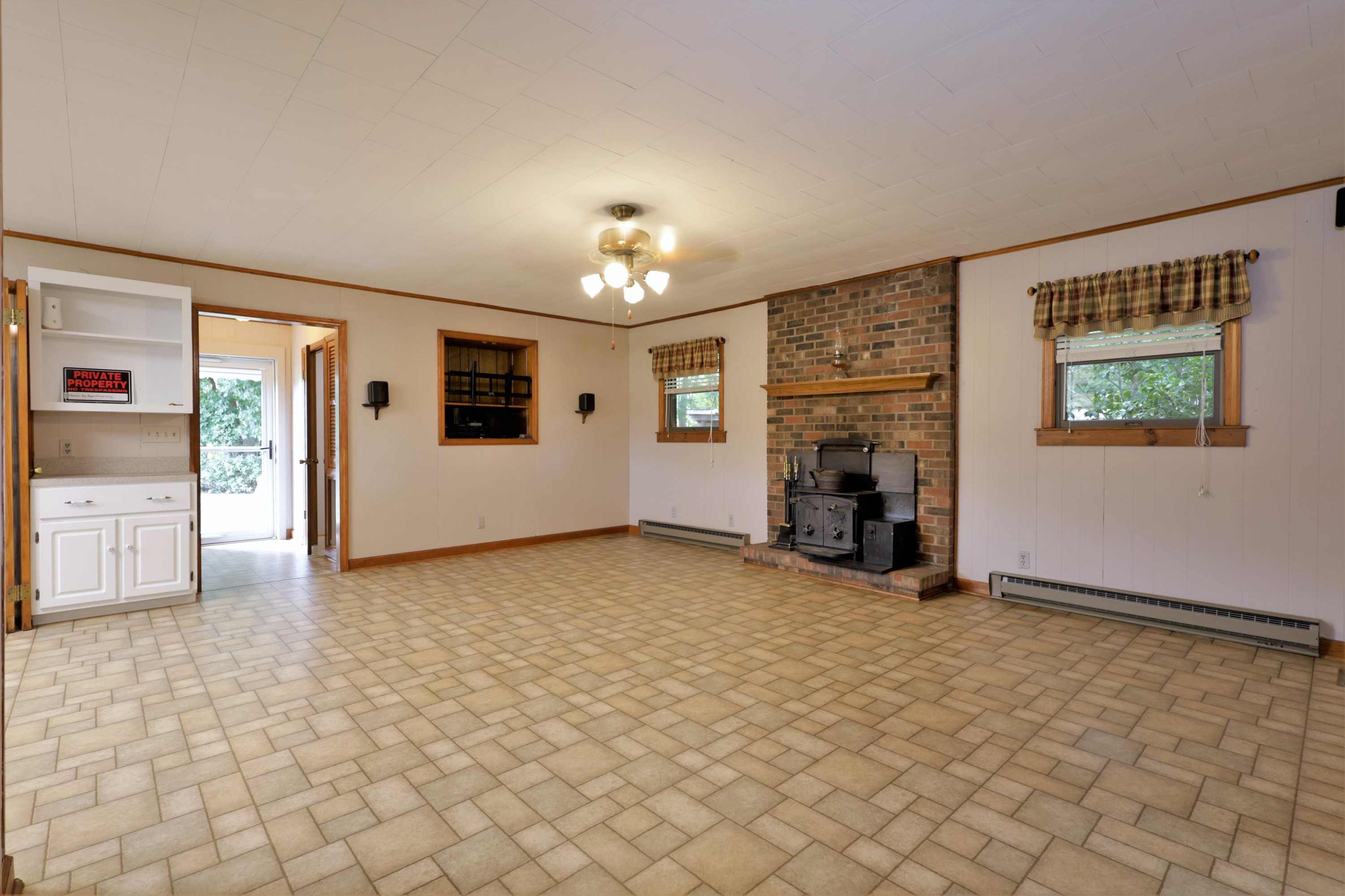 Photo 4 of 29 of 531 Bouldin Road house