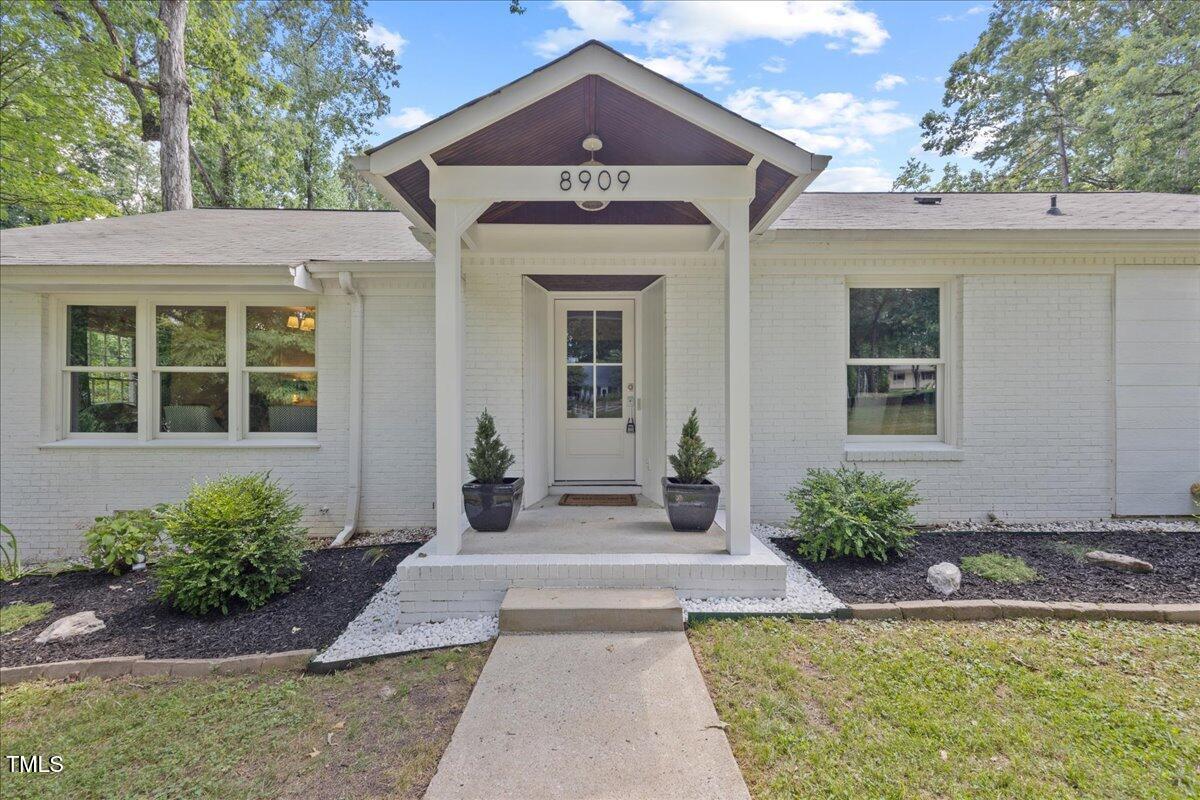 8909 Hunting Trail
