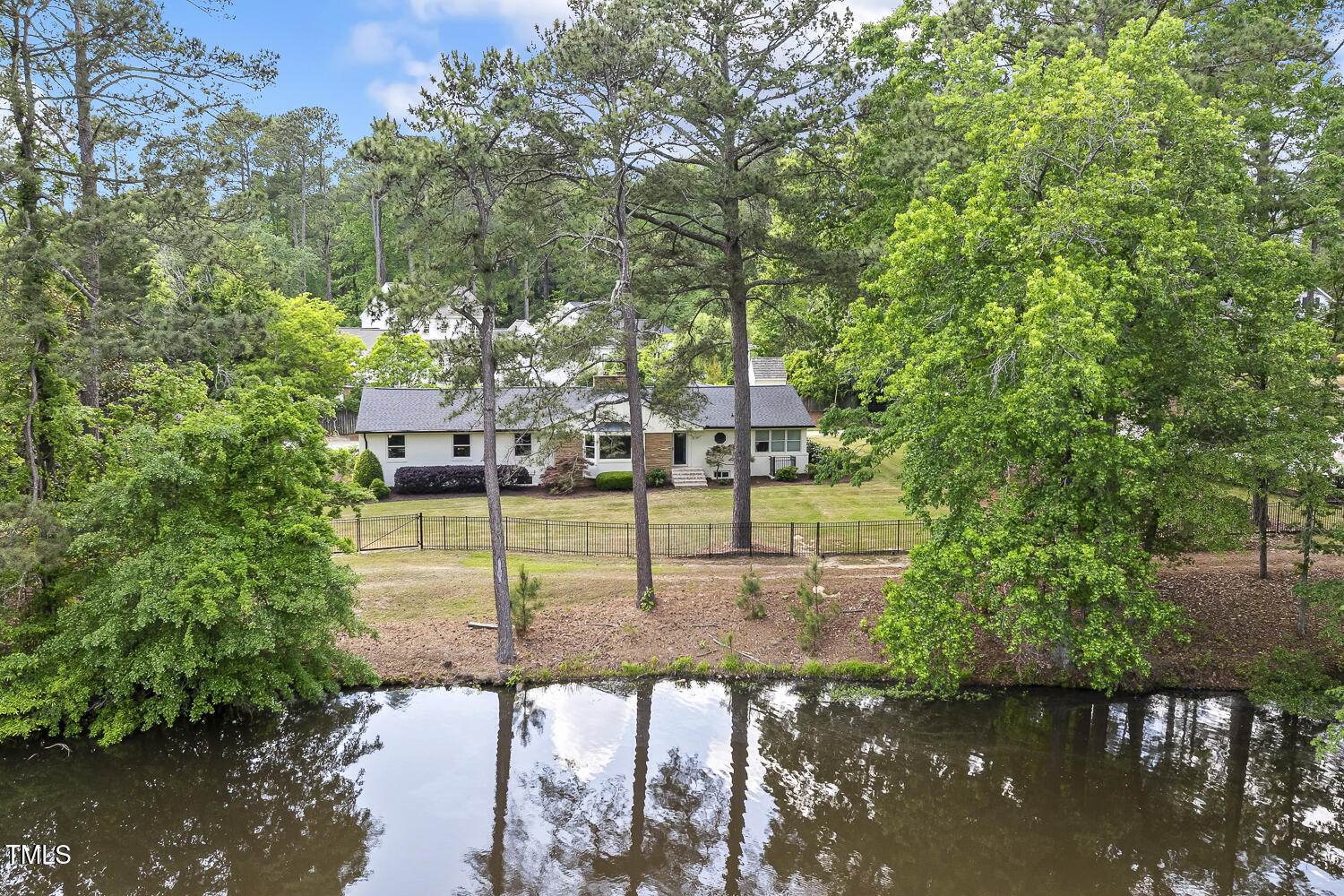 100 W Lakeside Drive