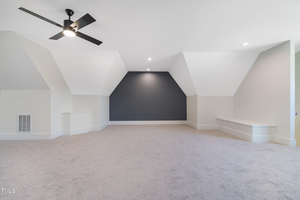 listing image 82