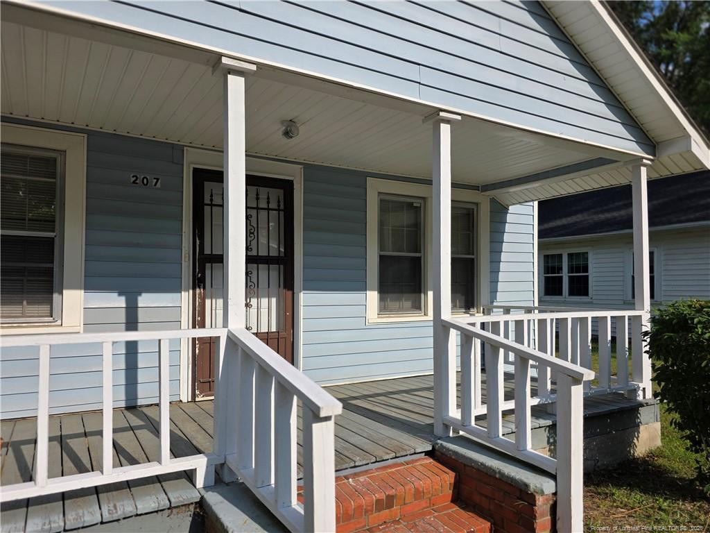 207 Triangle Place