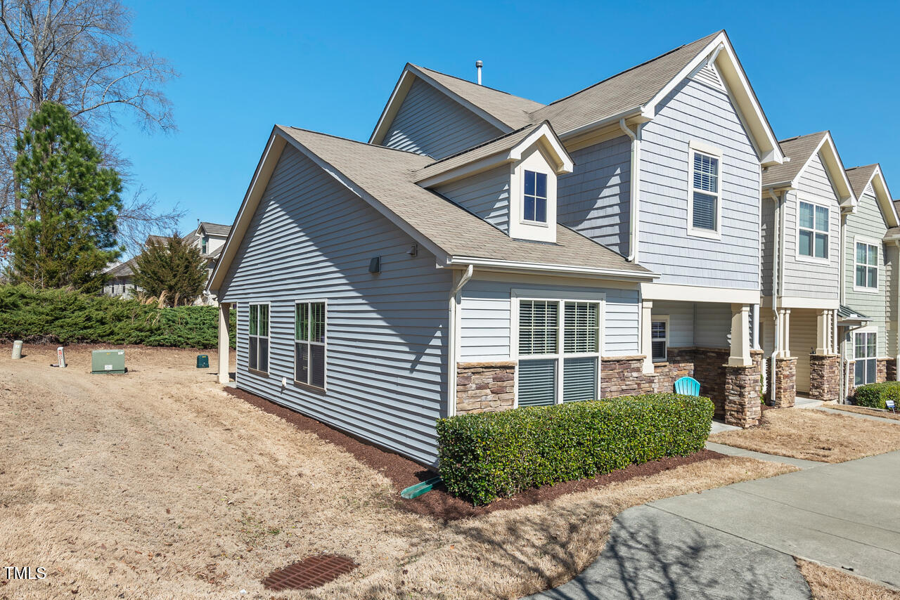 Durham, North Carolina 27705, United States, 3 Bedrooms Bedrooms, ,3 BathroomsBathrooms,Residential,Pending,89791