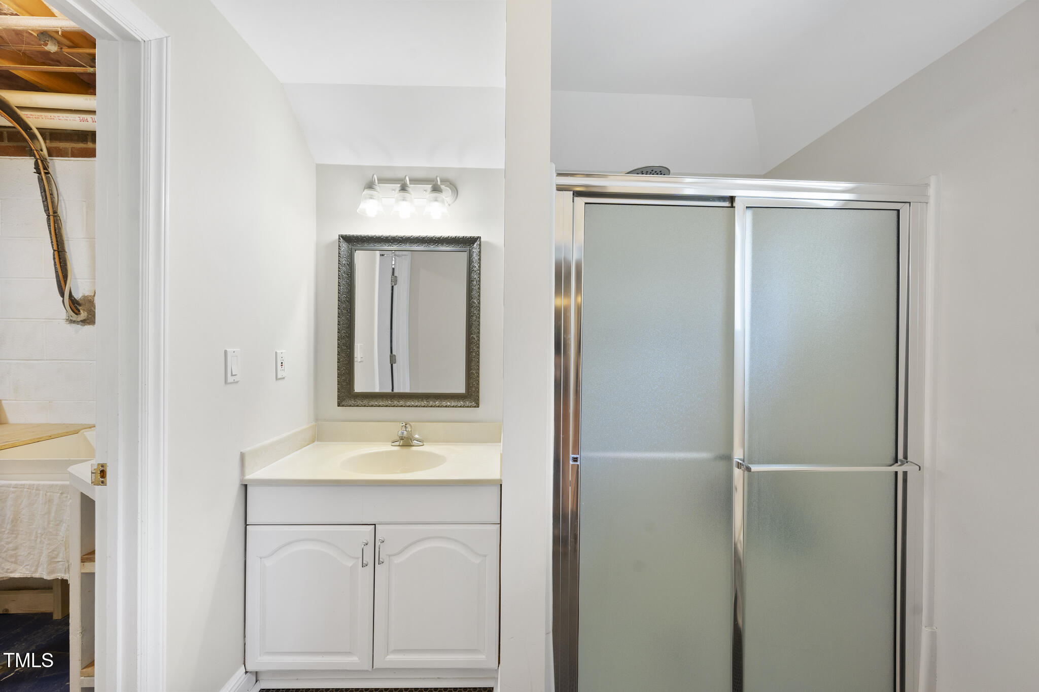 Durham, North Carolina 27713, United States, 4 Bedrooms Bedrooms, ,4 BathroomsBathrooms,Residential,Pending,102957