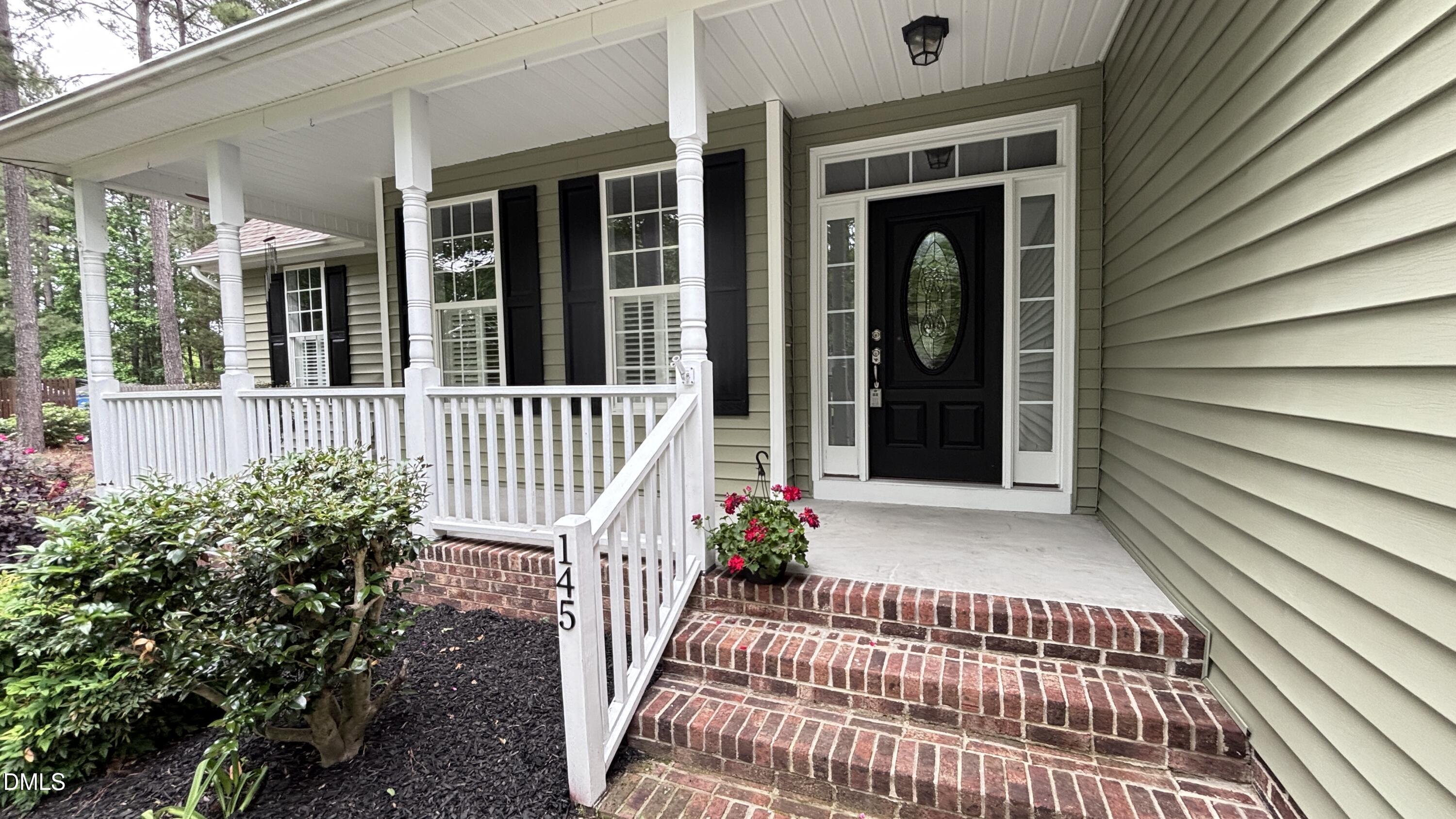 145 Oak Leaf Trail