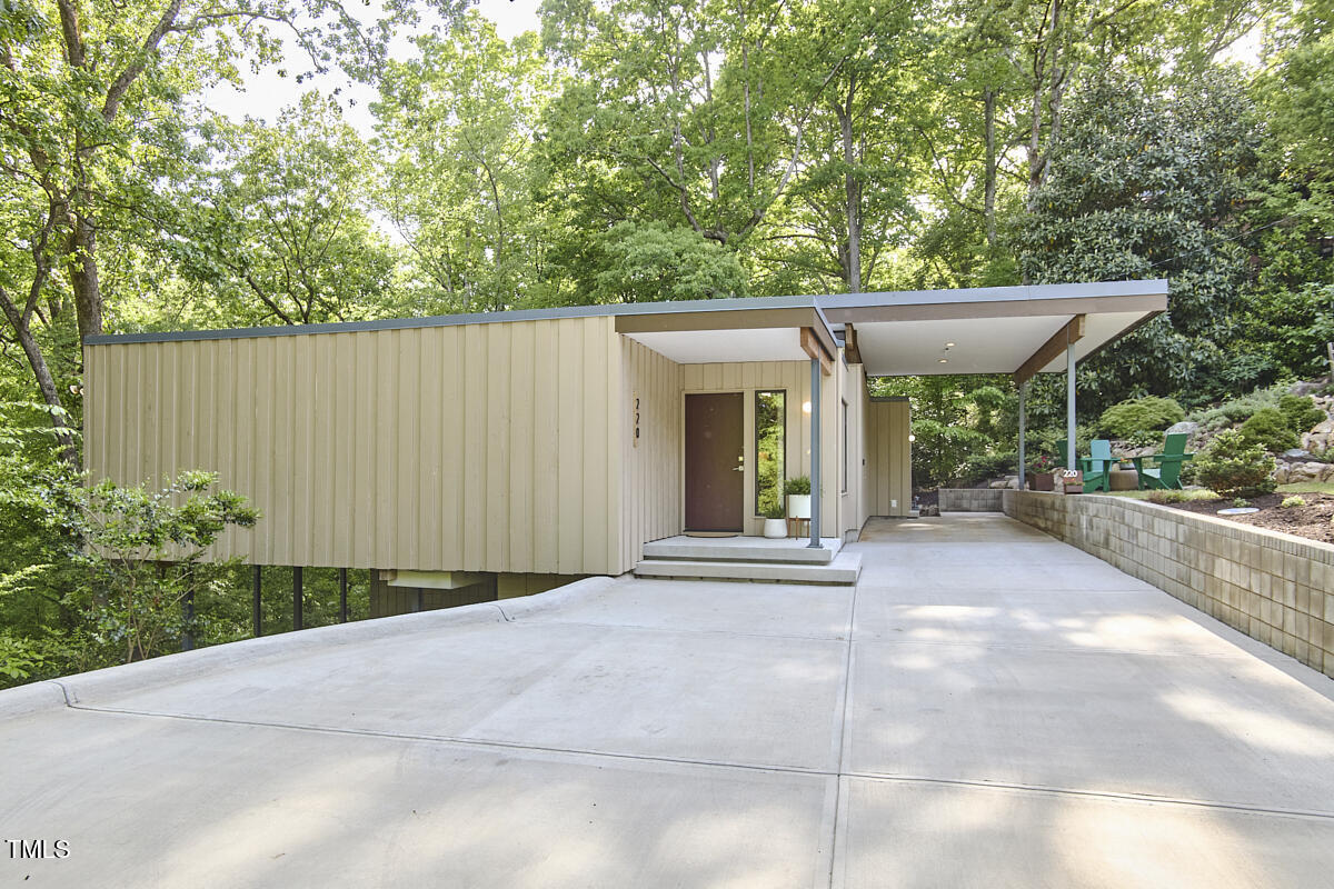 220 Glenhill Lane