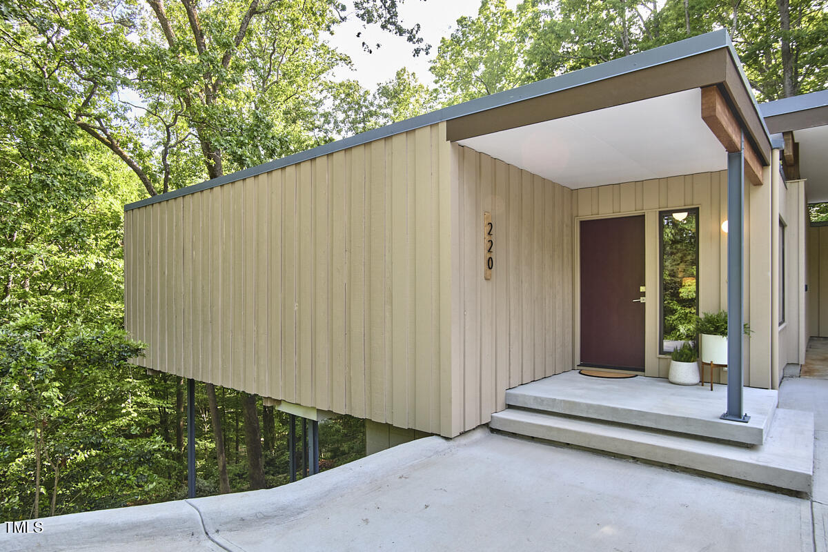 220 Glenhill Lane