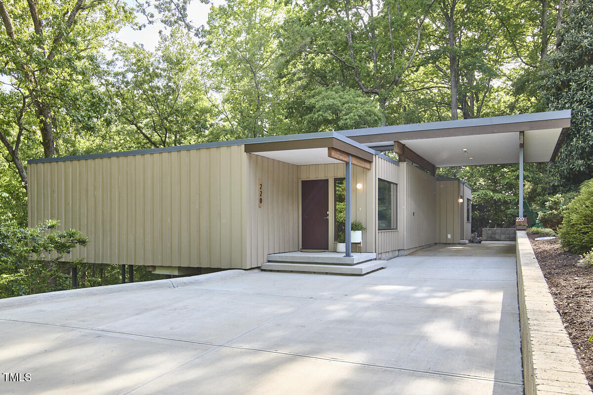 220 Glenhill Lane