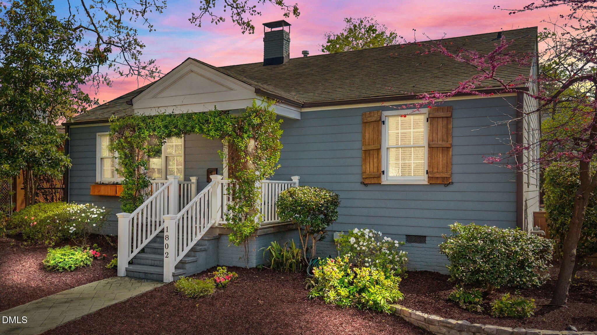 1802 Pineview Street