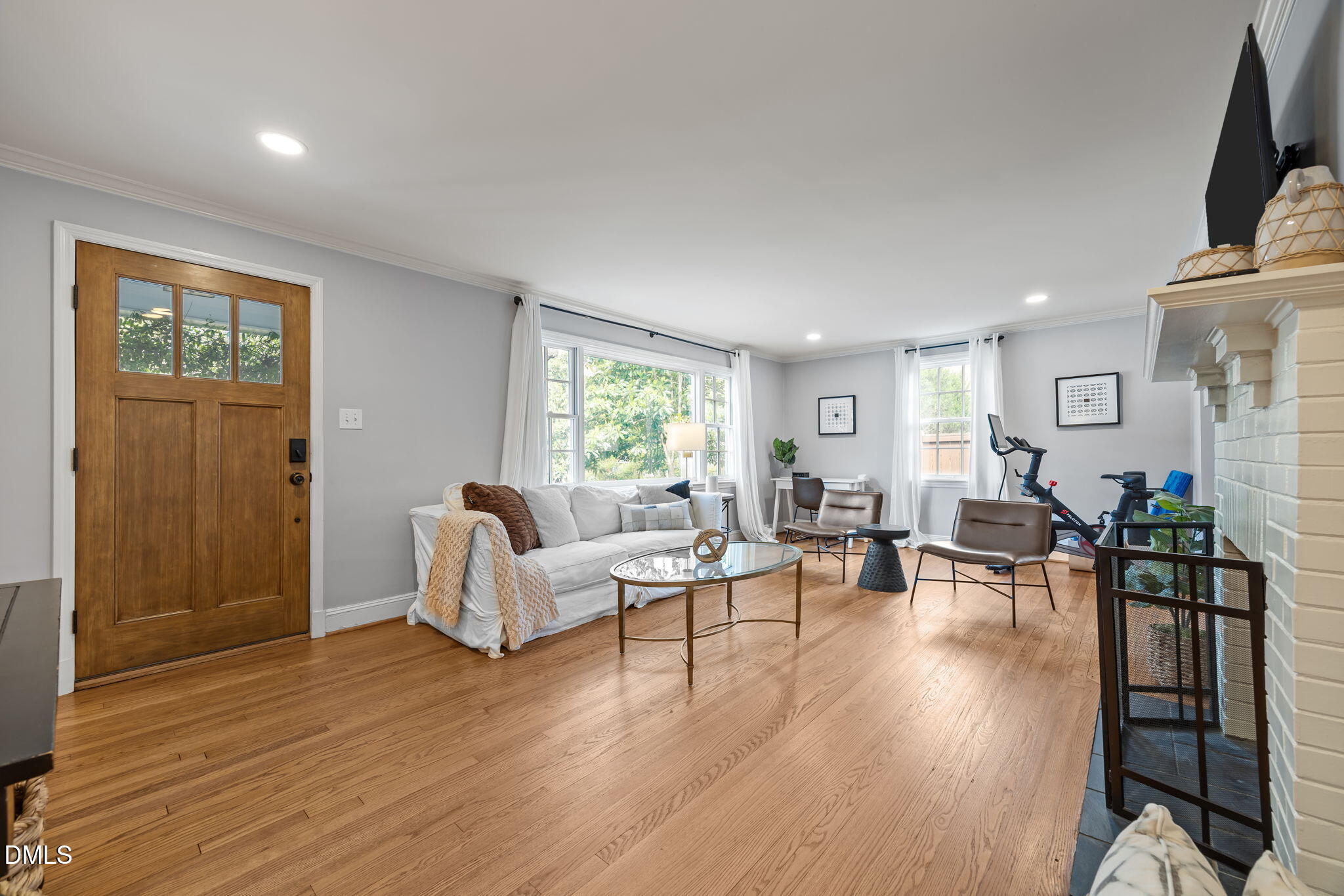 1802 Pineview Street