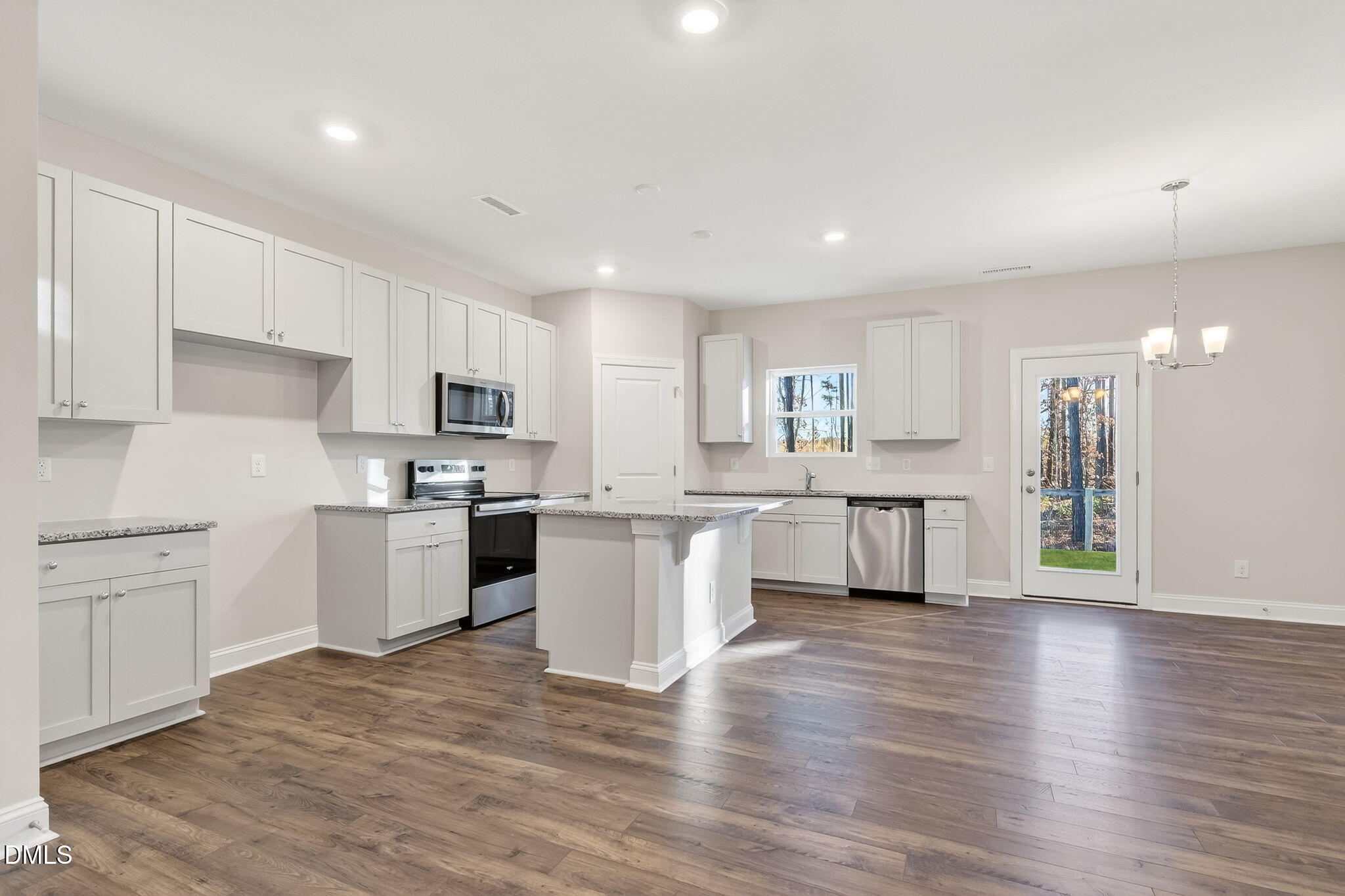 582 Barrington Row Avenue