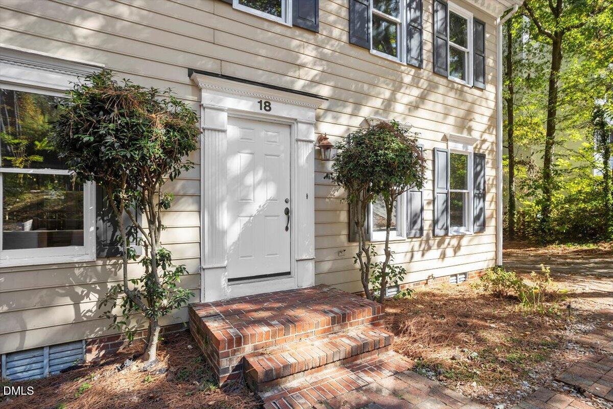 18 W Bridlewood Trail