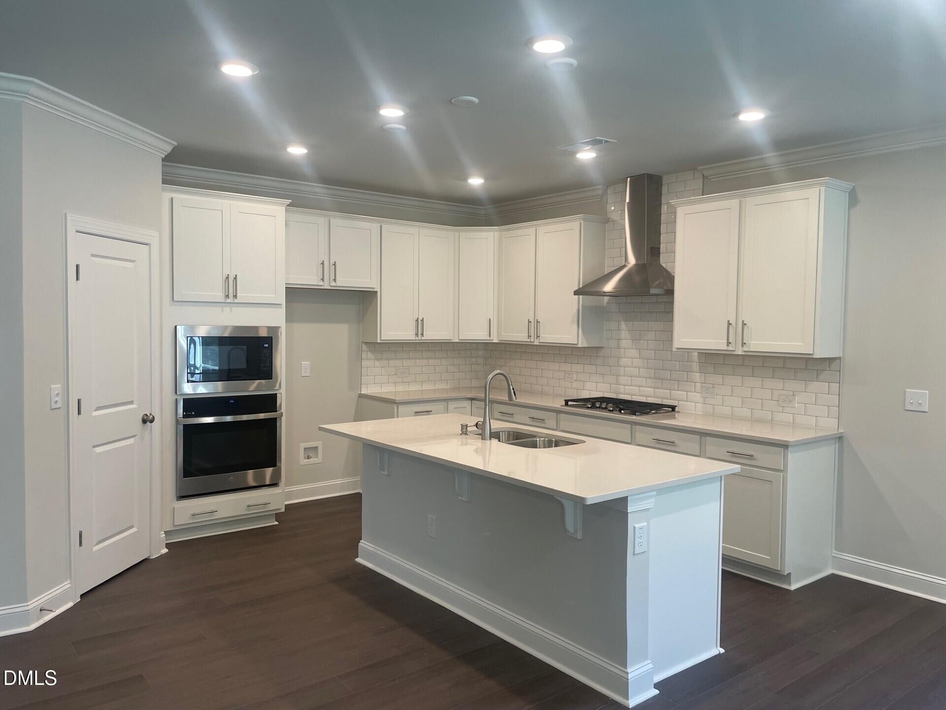 1008 Red Roses Avenue