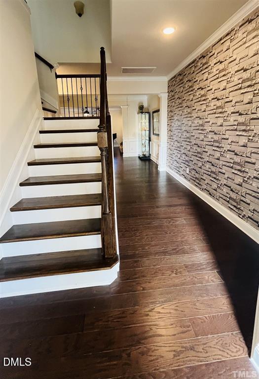 1869 Blue Jay Point