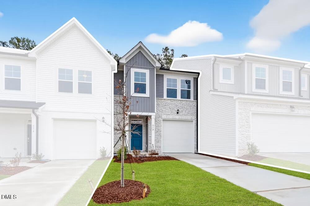 572 Barrington Row Avenue