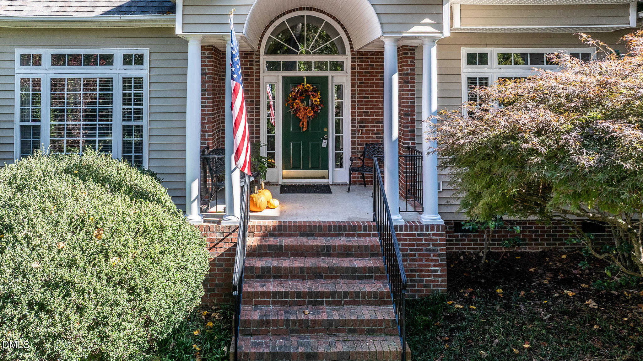 105 Trailing Oak Trail