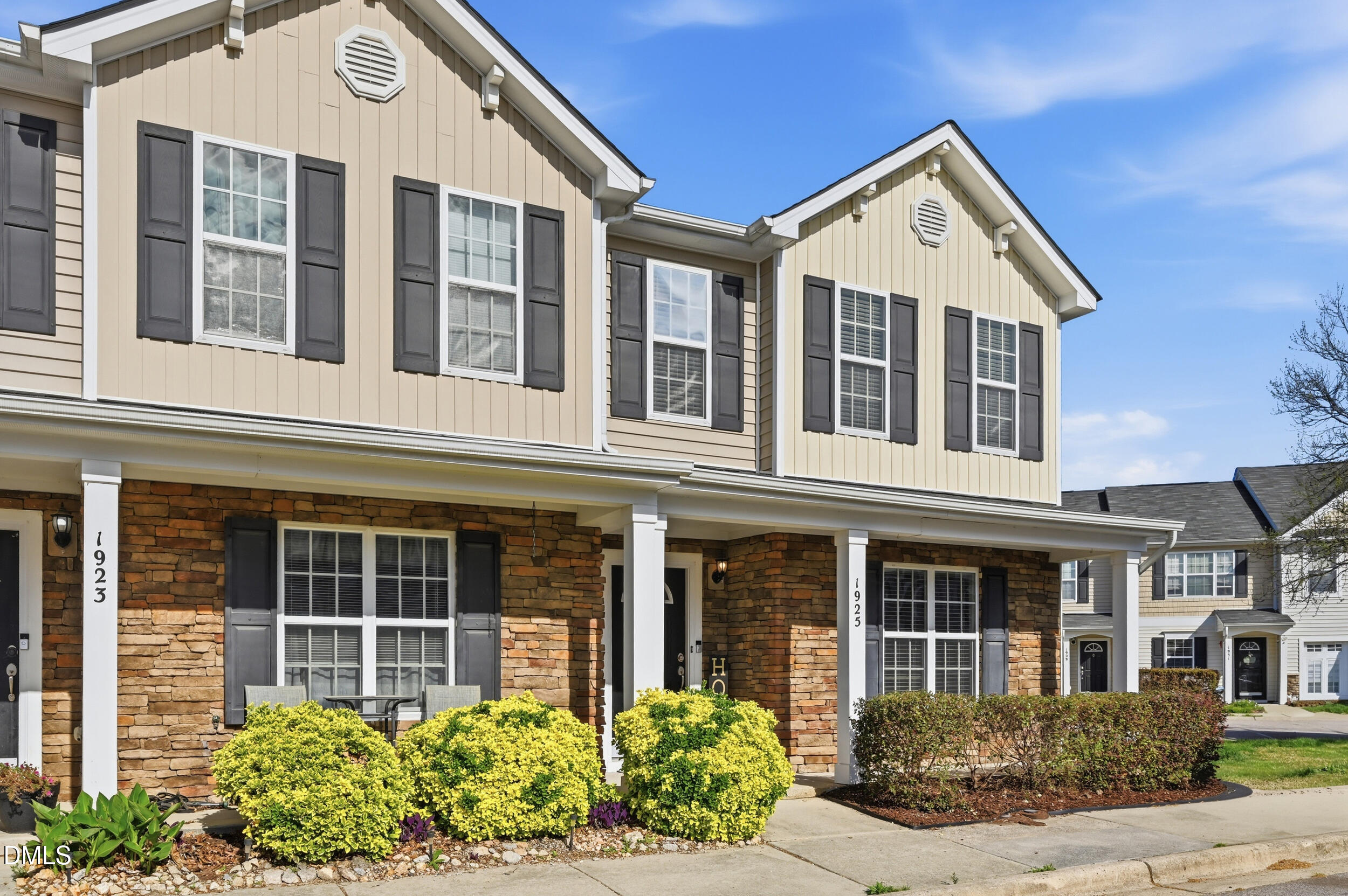 1925 Grassy Banks Drive