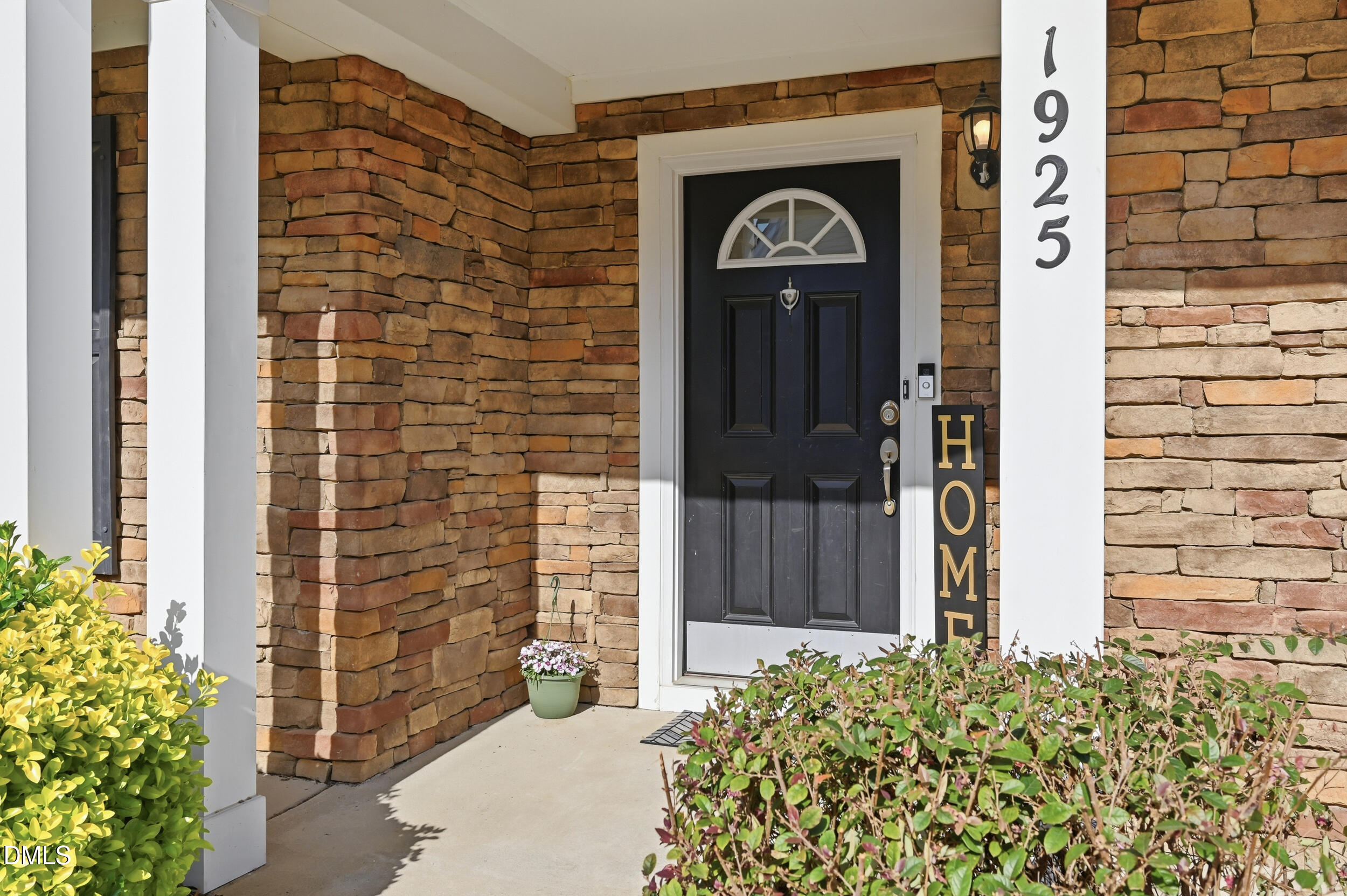 1925 Grassy Banks Drive