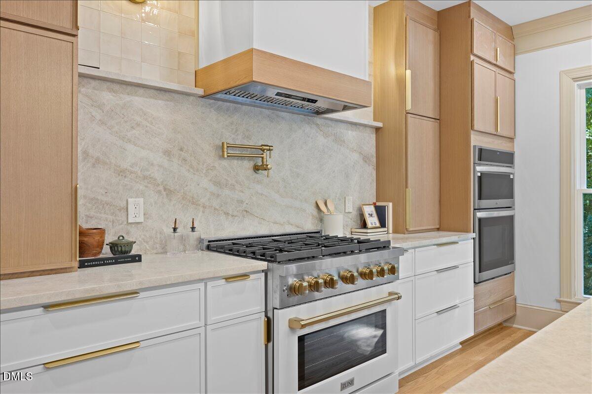 208 E Jules Verne Way