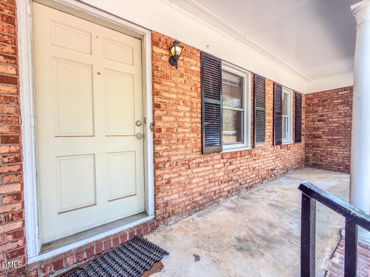 933 Greenwood Circle