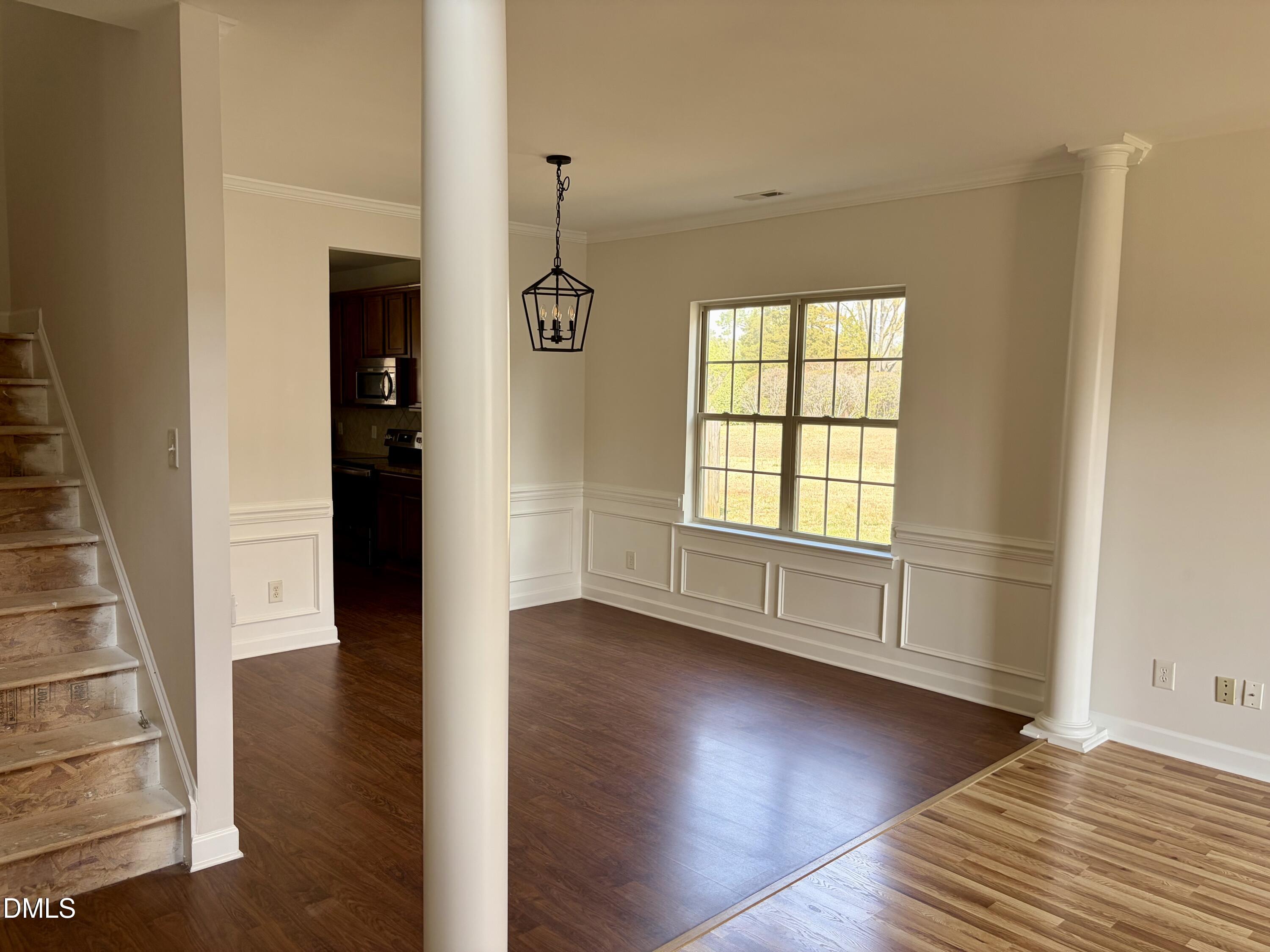 33 W Smoketree Court