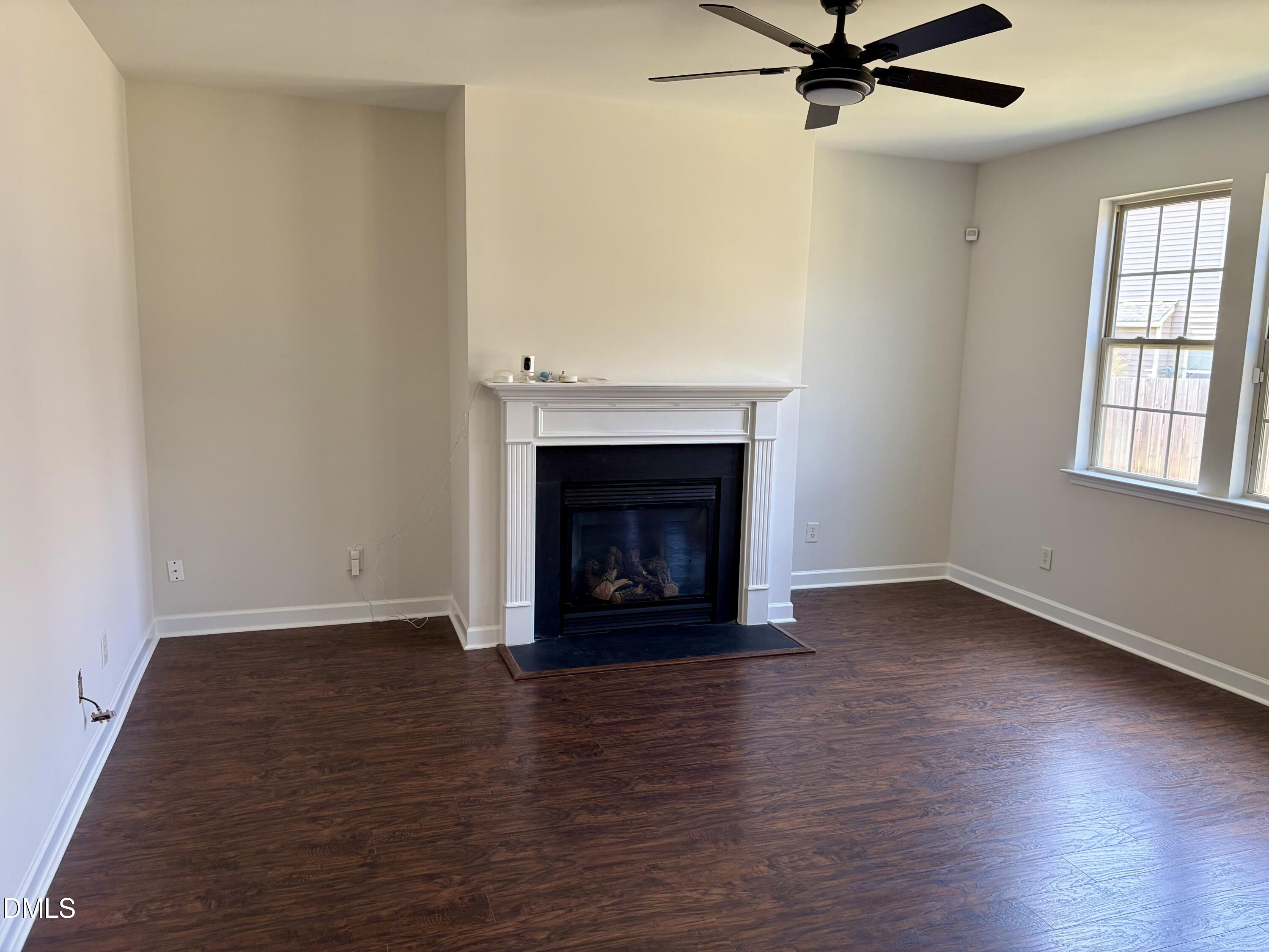 33 W Smoketree Court