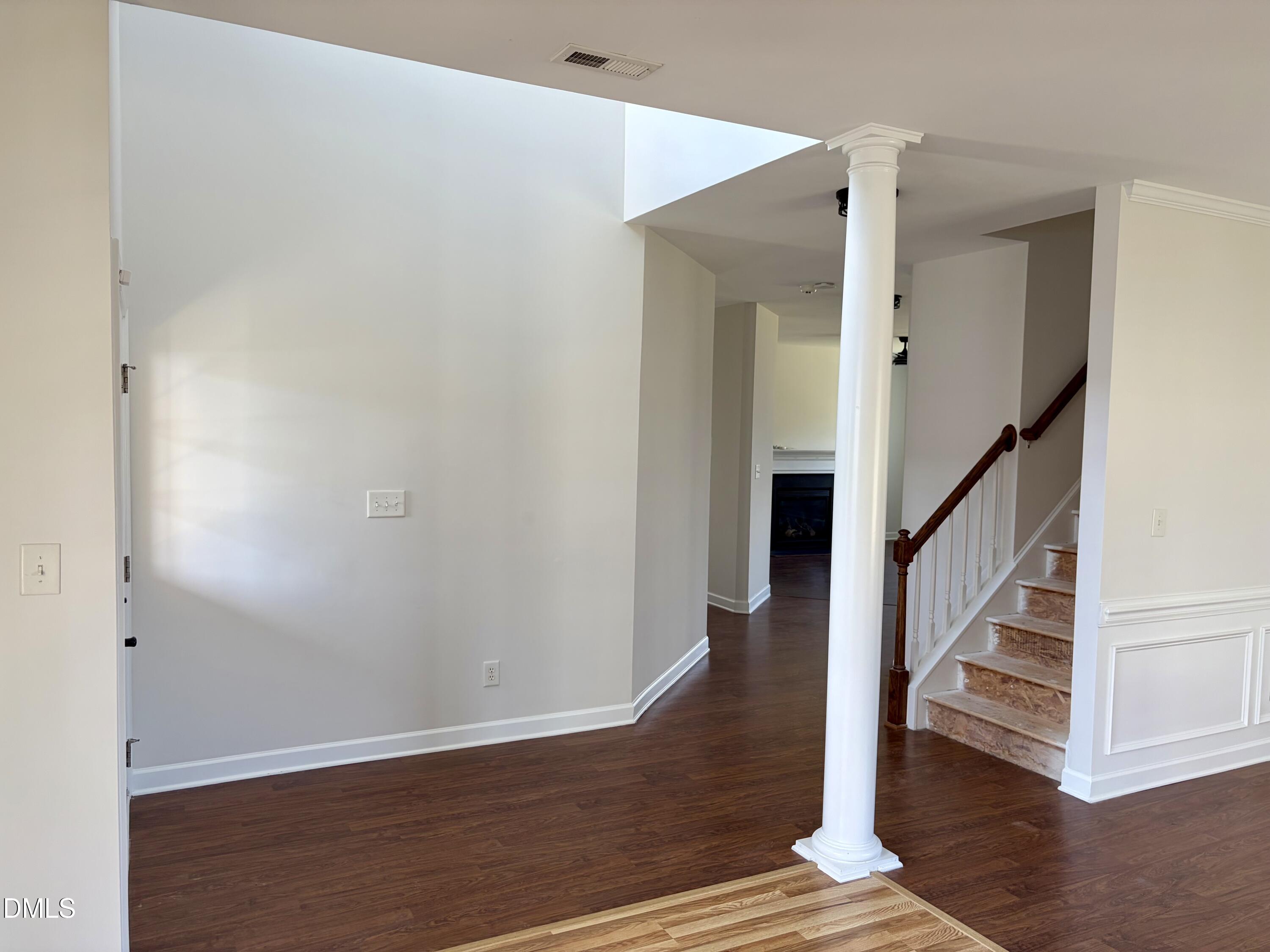 33 W Smoketree Court