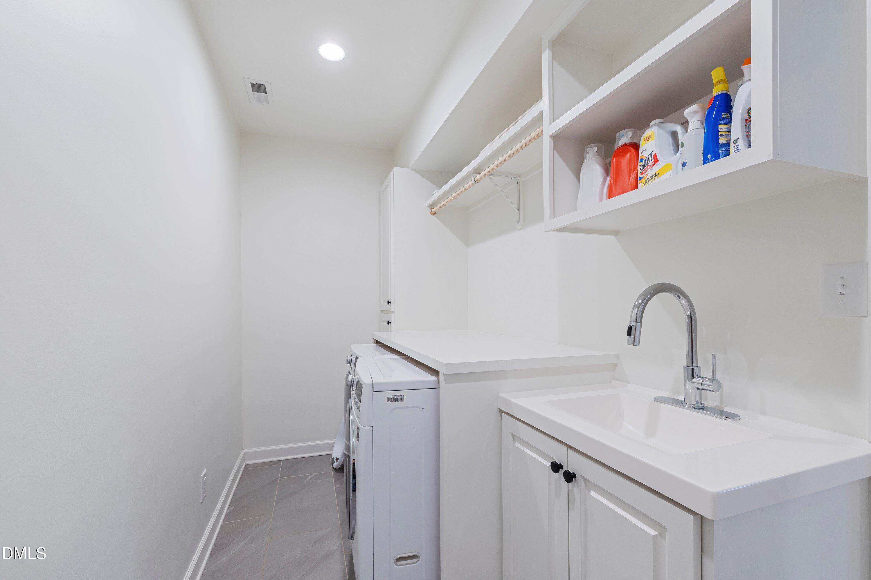 Raleigh, North Carolina 27612, United States, 4 Bedrooms Bedrooms, ,3 BathroomsBathrooms,Residential,Pending,233936