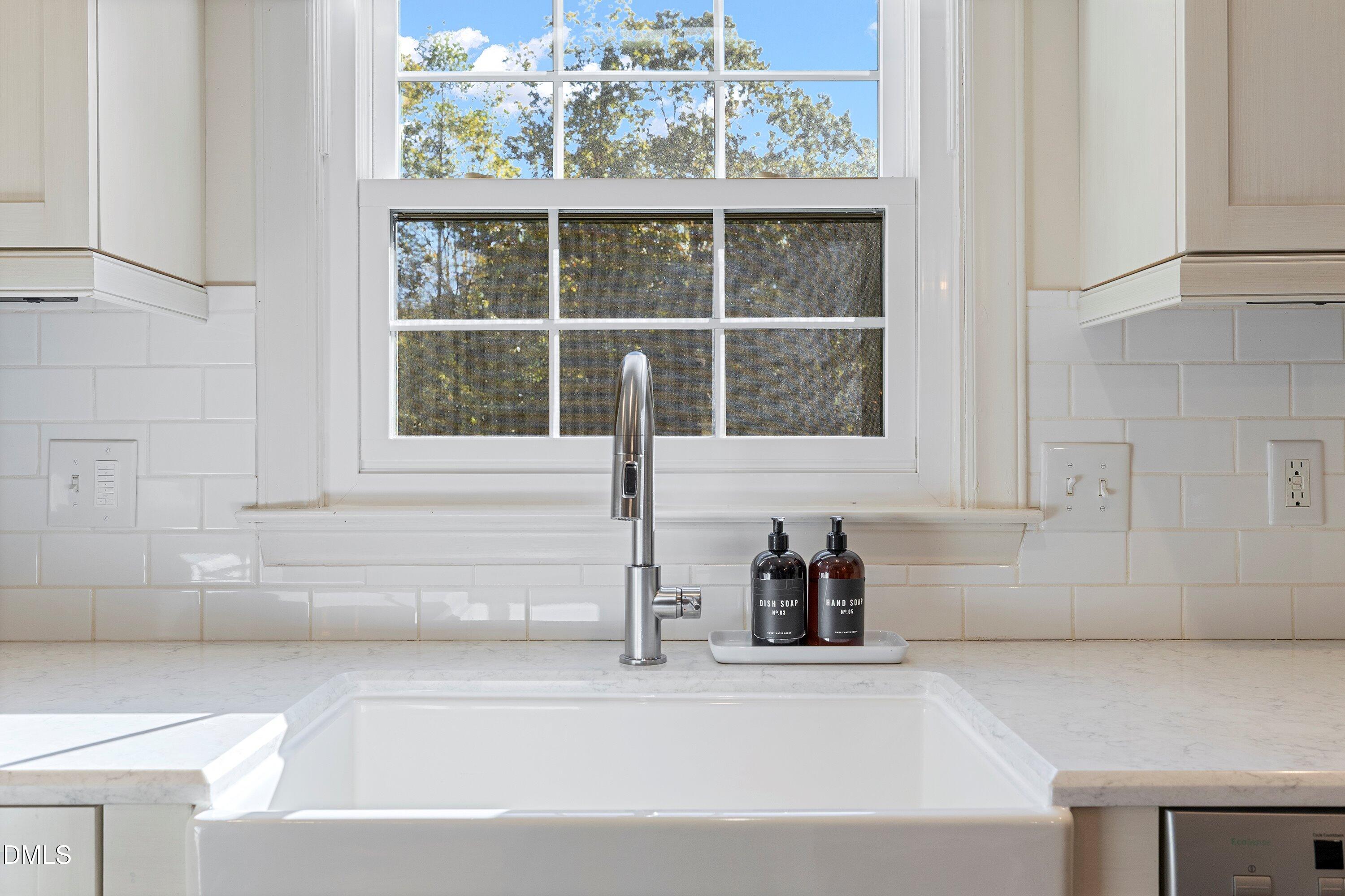 Raleigh, North Carolina 27612, United States, 4 Bedrooms Bedrooms, ,3 BathroomsBathrooms,Residential,Pending,233936