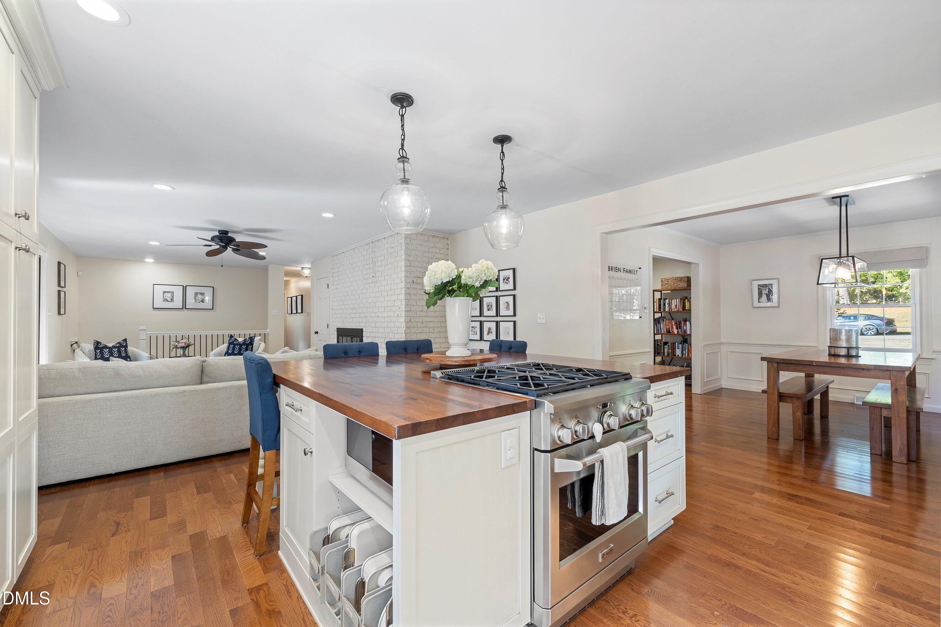 Raleigh, North Carolina 27612, United States, 4 Bedrooms Bedrooms, ,3 BathroomsBathrooms,Residential,Pending,233936