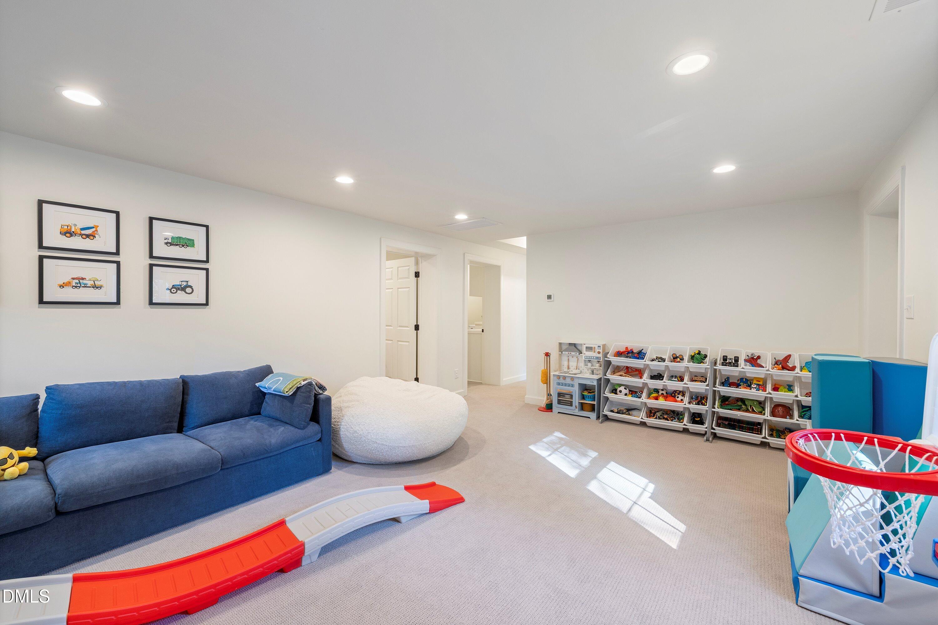 Raleigh, North Carolina 27612, United States, 4 Bedrooms Bedrooms, ,3 BathroomsBathrooms,Residential,Pending,233936