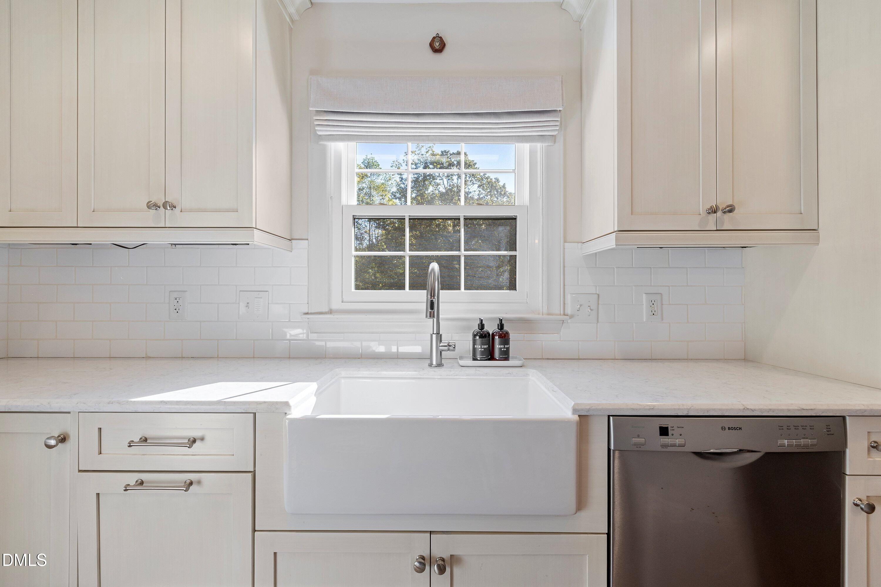 Raleigh, North Carolina 27612, United States, 4 Bedrooms Bedrooms, ,3 BathroomsBathrooms,Residential,Pending,233936