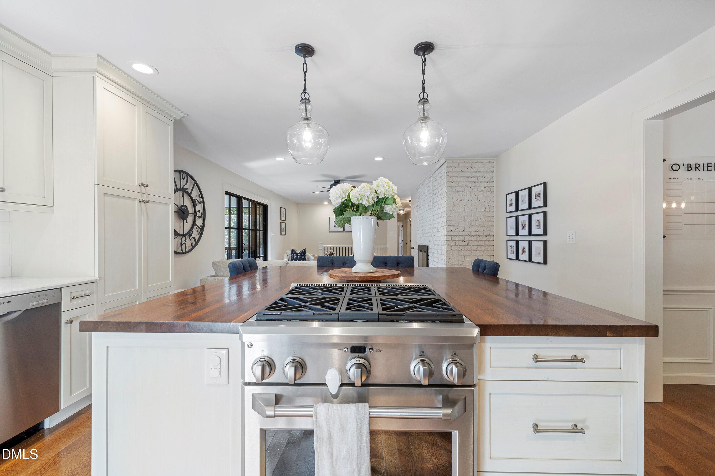 Raleigh, North Carolina 27612, United States, 4 Bedrooms Bedrooms, ,3 BathroomsBathrooms,Residential,Pending,233936