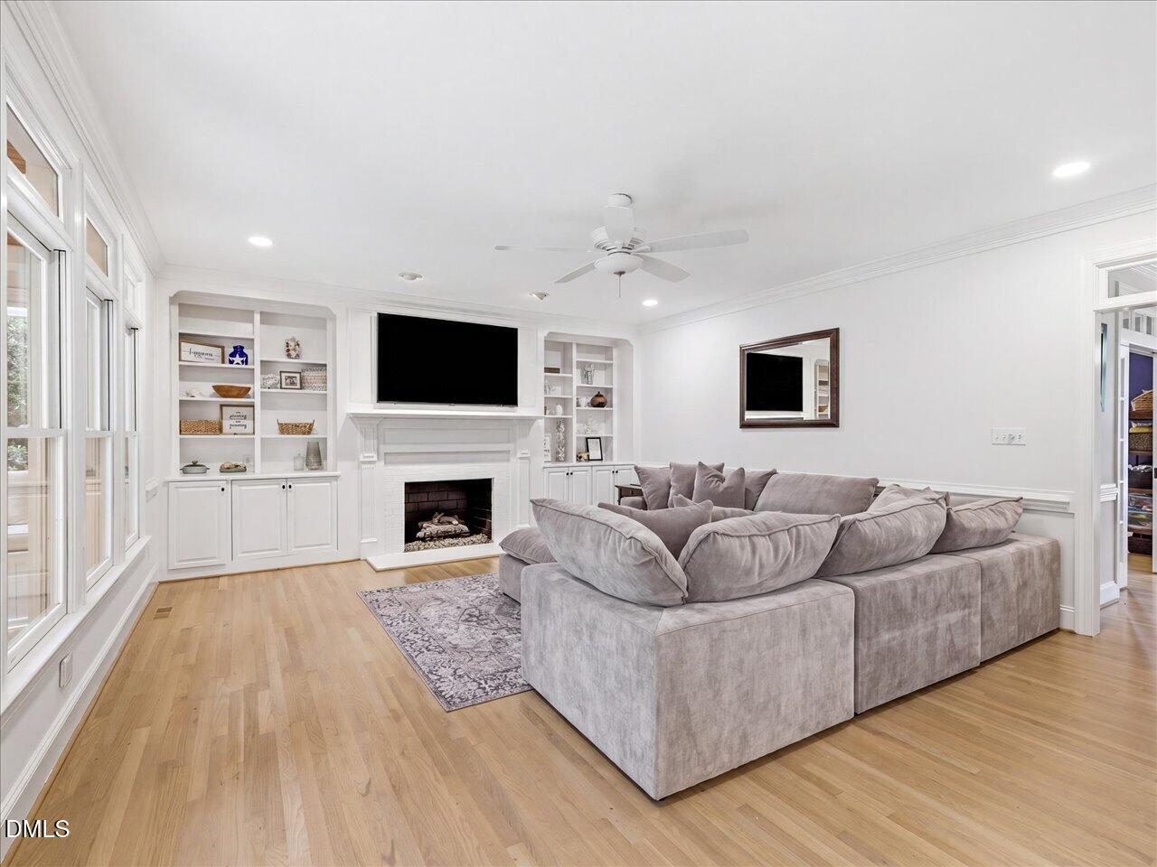 102 E Jules Verne Way