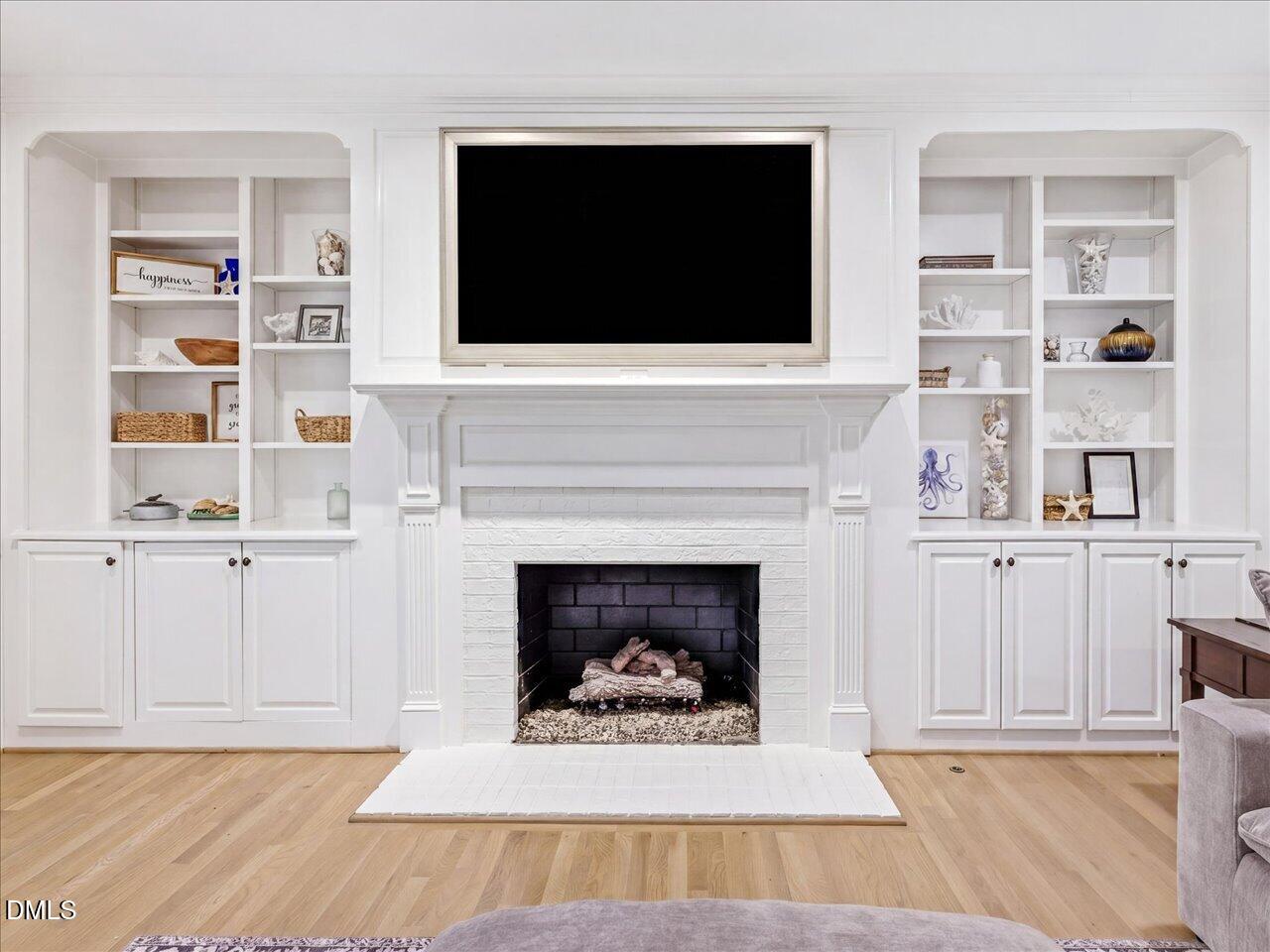 102 E Jules Verne Way