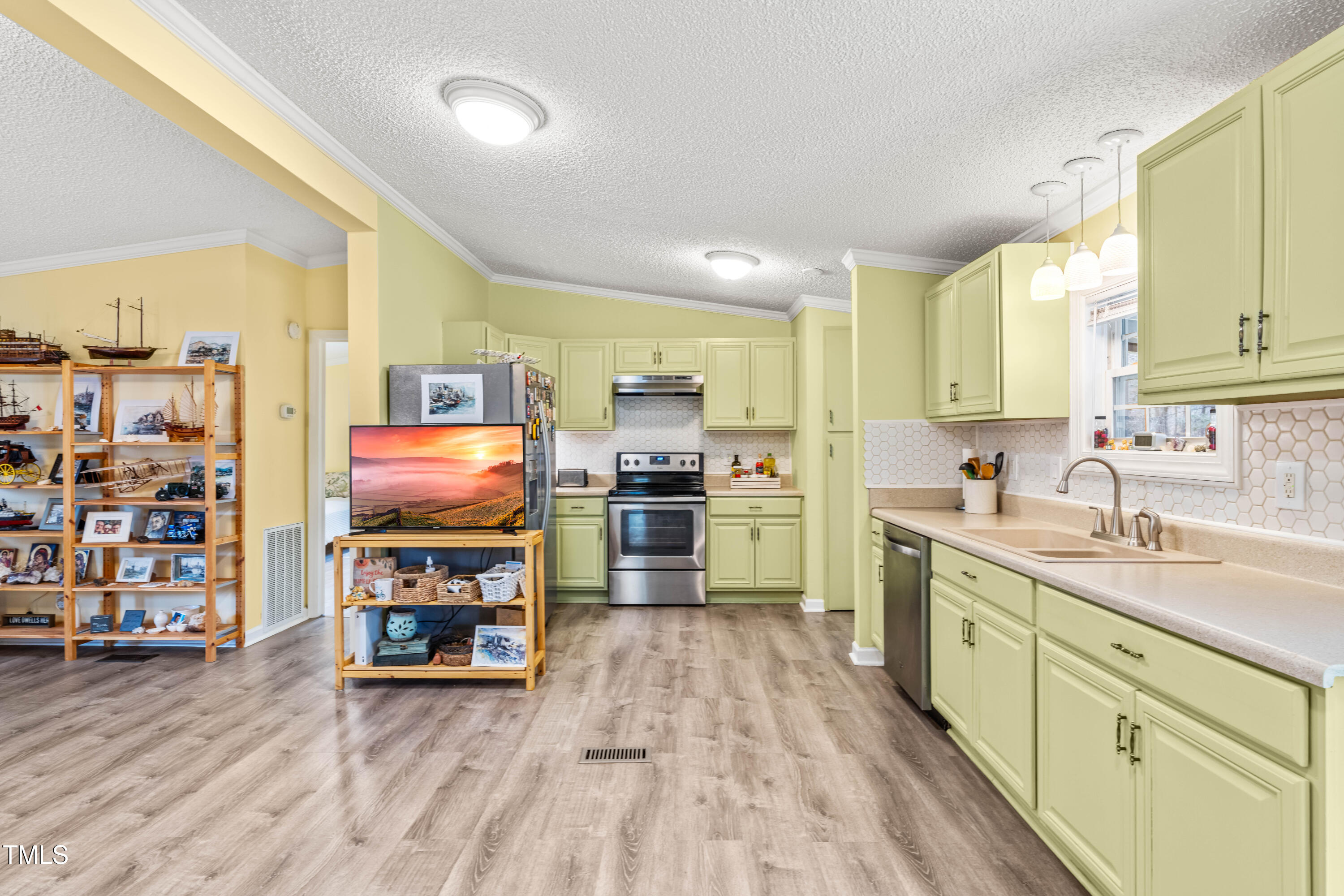 301 Oakwood Court