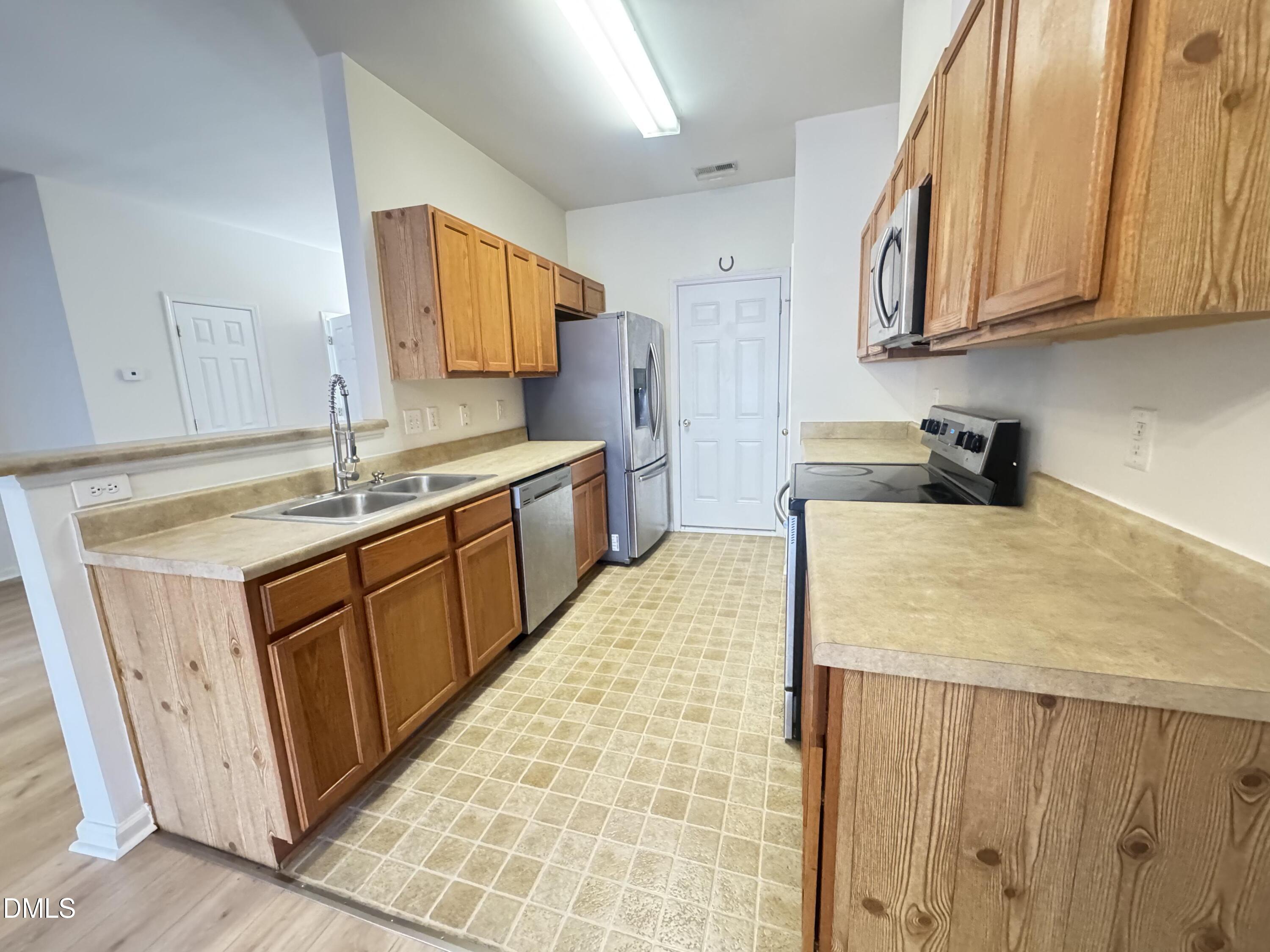 608 Carlton Commons Lane