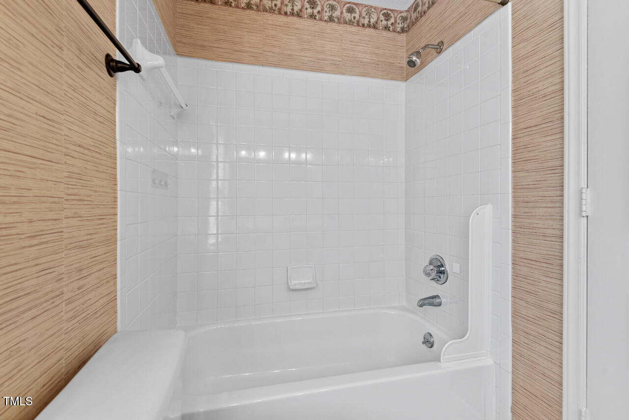 Durham, North Carolina 27705, United States, 2 Bedrooms Bedrooms, ,3 BathroomsBathrooms,Residential,Active,92723