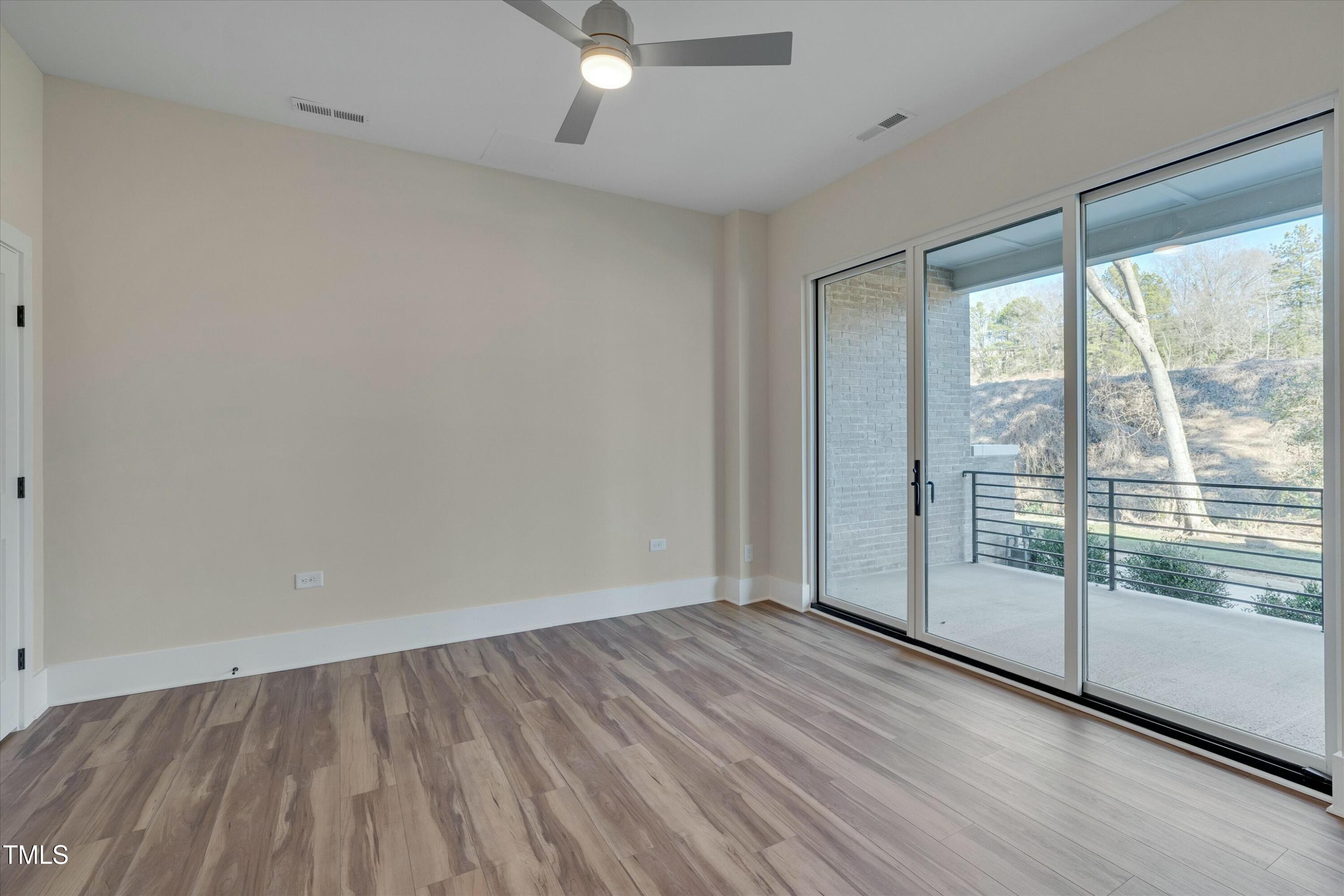 1016 Manor Way
