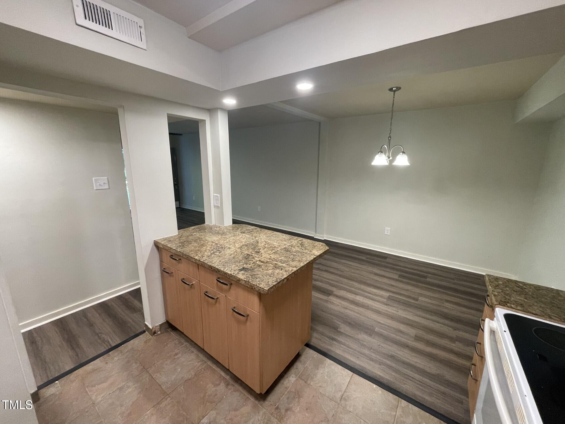 7124 Longstreet Drive