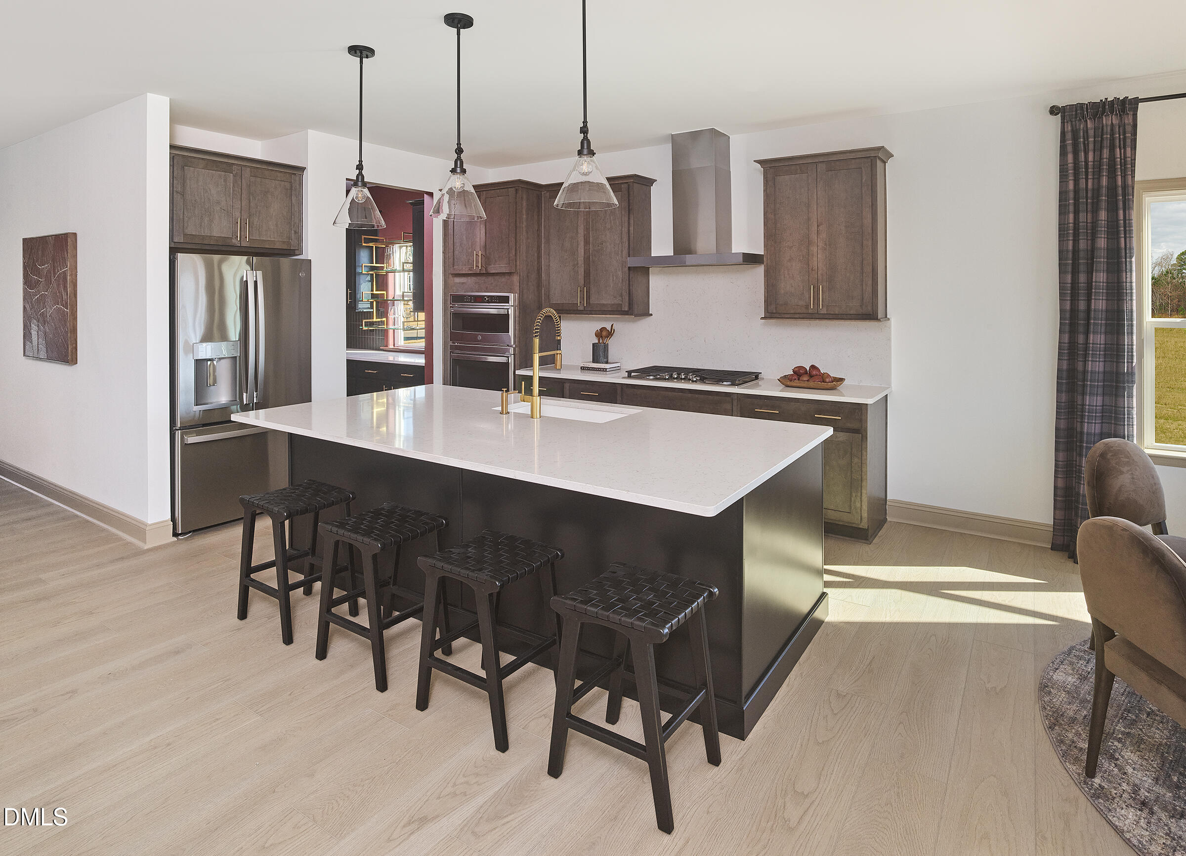 936 Fetching Place 349