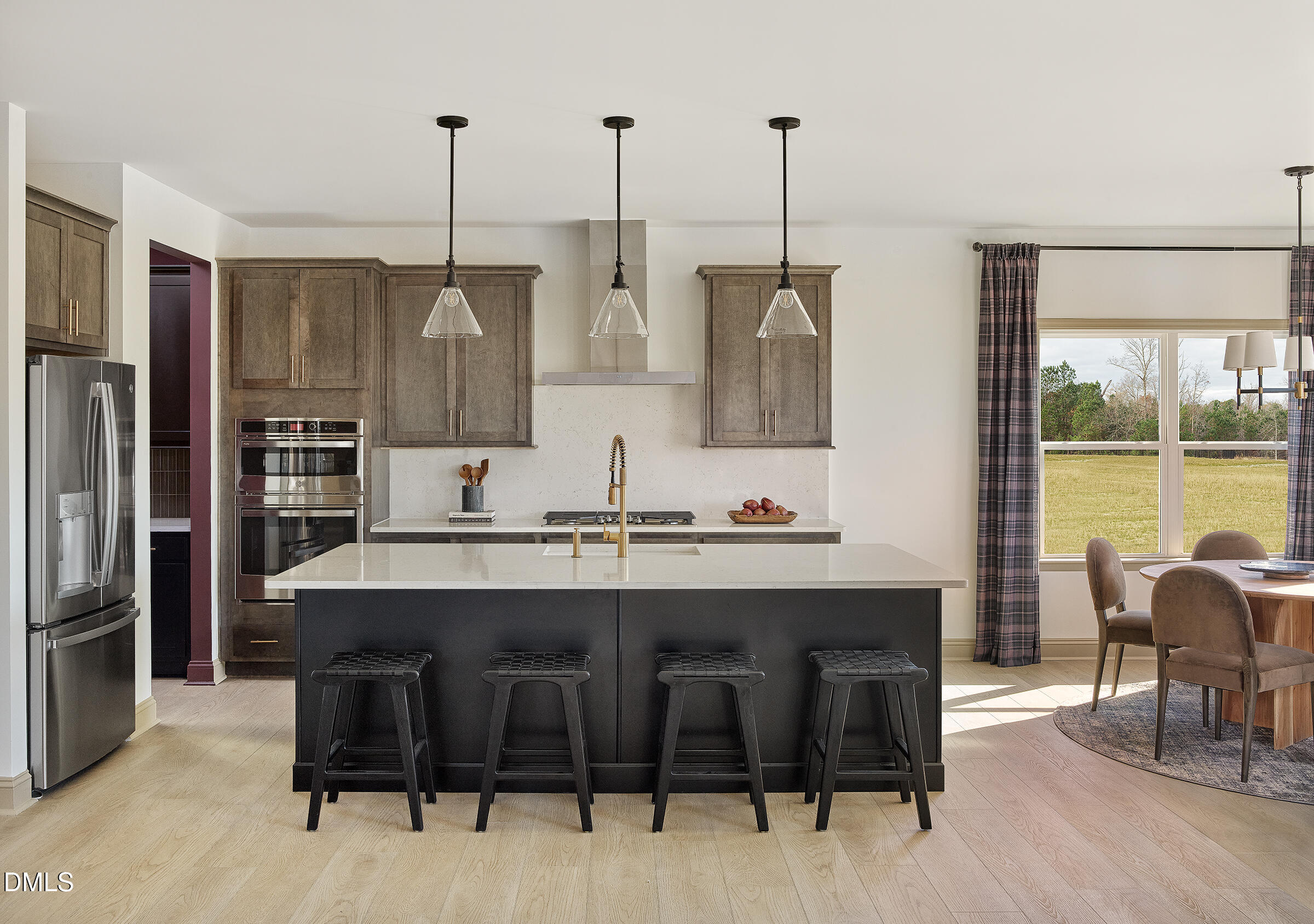 936 Fetching Place 349