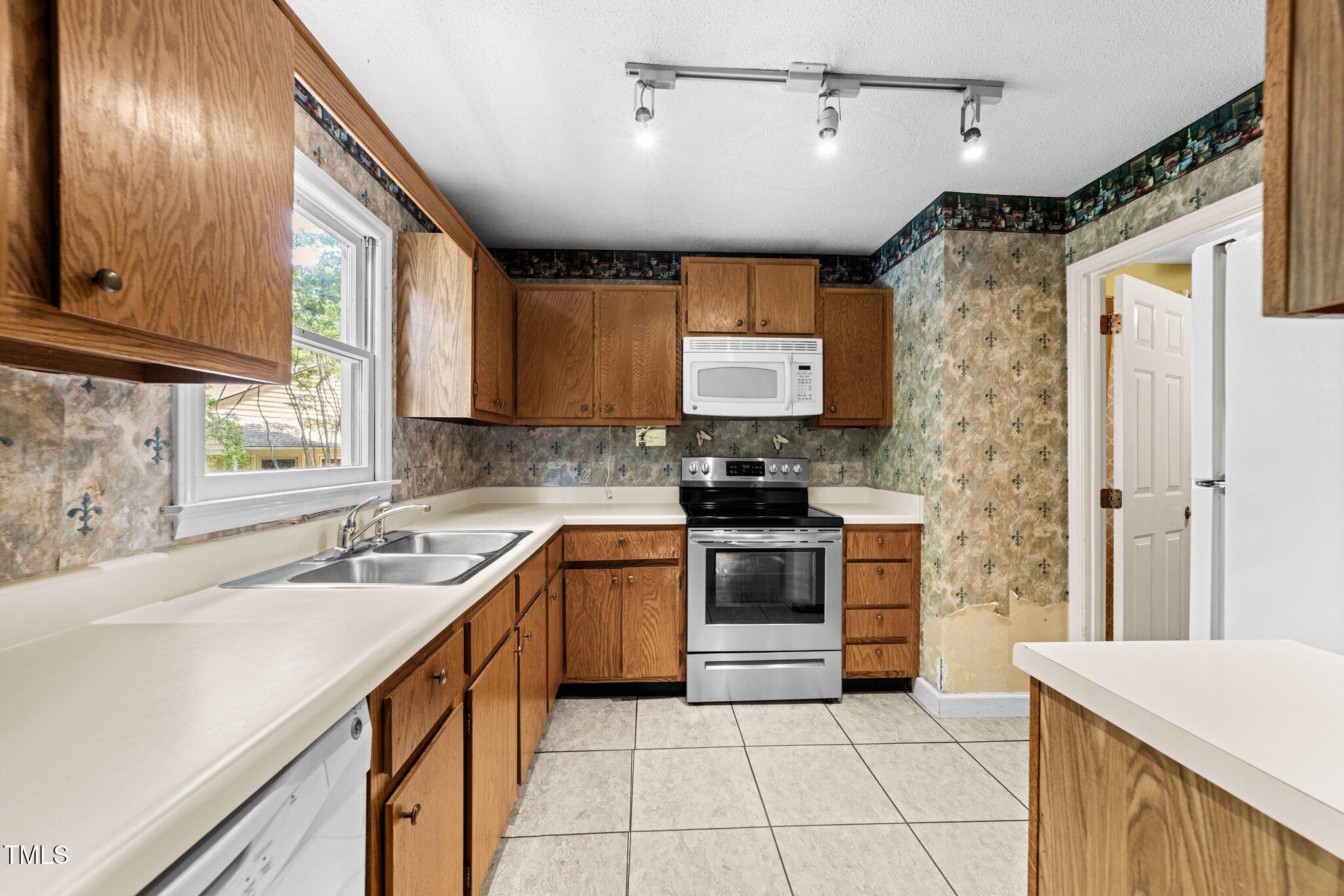 6422 English Oaks Drive
