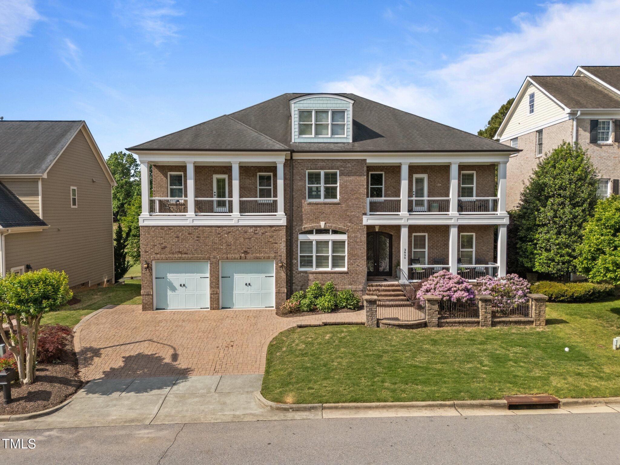 2820 Charleston Oaks Drive