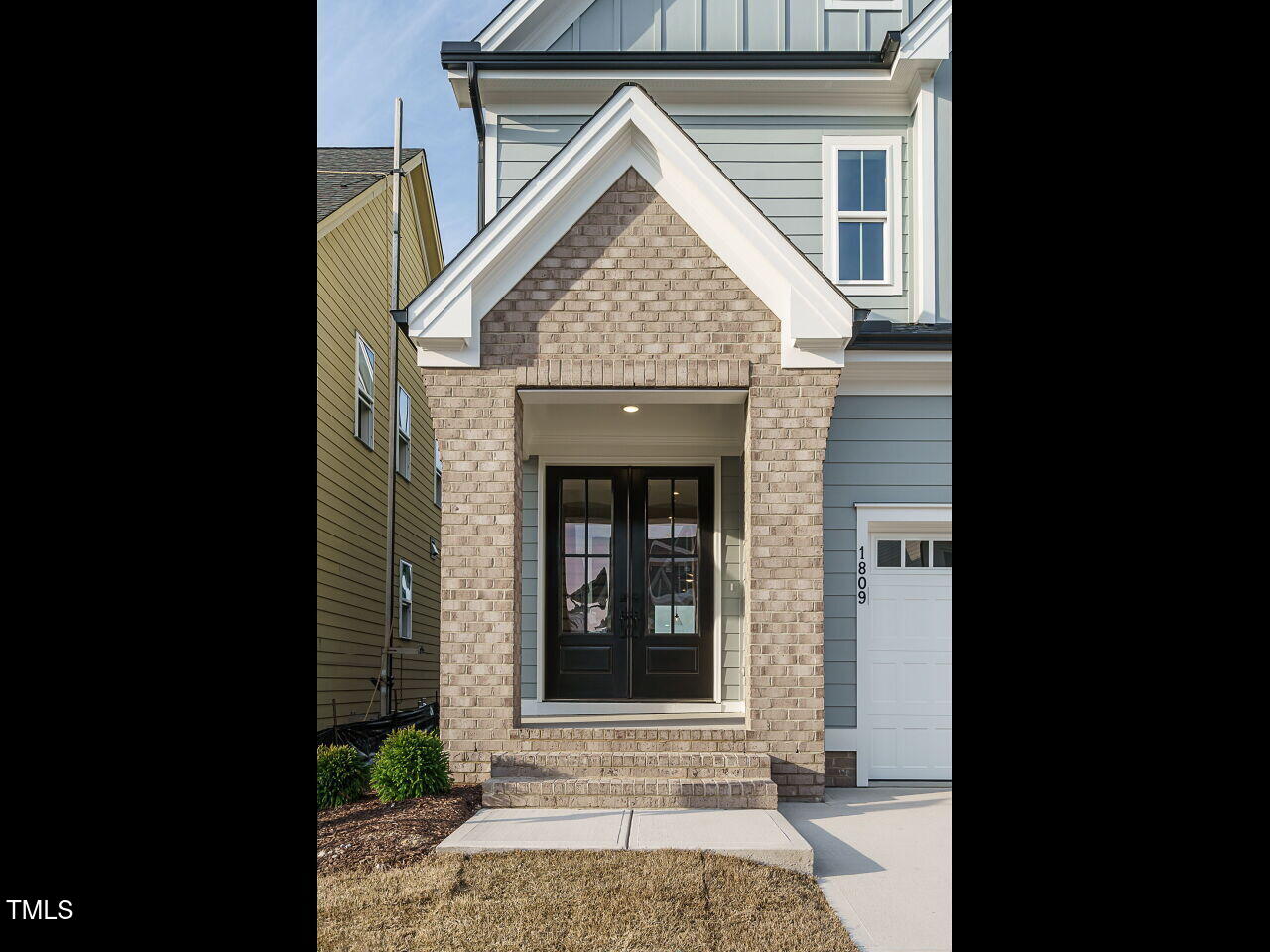 1809 Bright Lantern Way